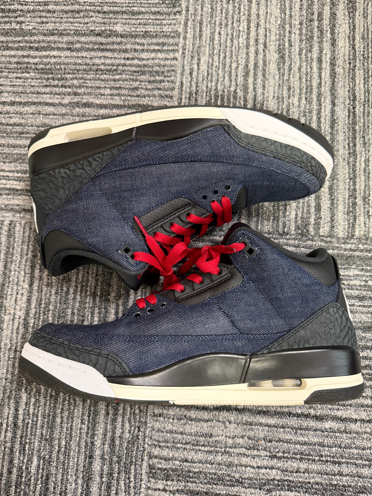 Levi’s × Nike Air Jordan 3 Retro SP "Indigo and Gym Red" (LEVI'S Tab)