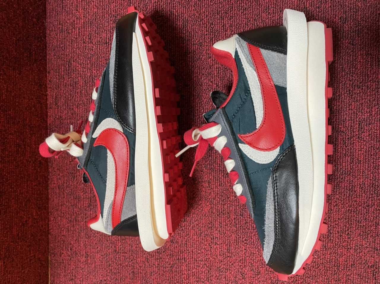 UNDERCOVER × sacai × Nike LD Waffle "Midnight Spruce/Pale Ivory-Dark Grey-University Red"