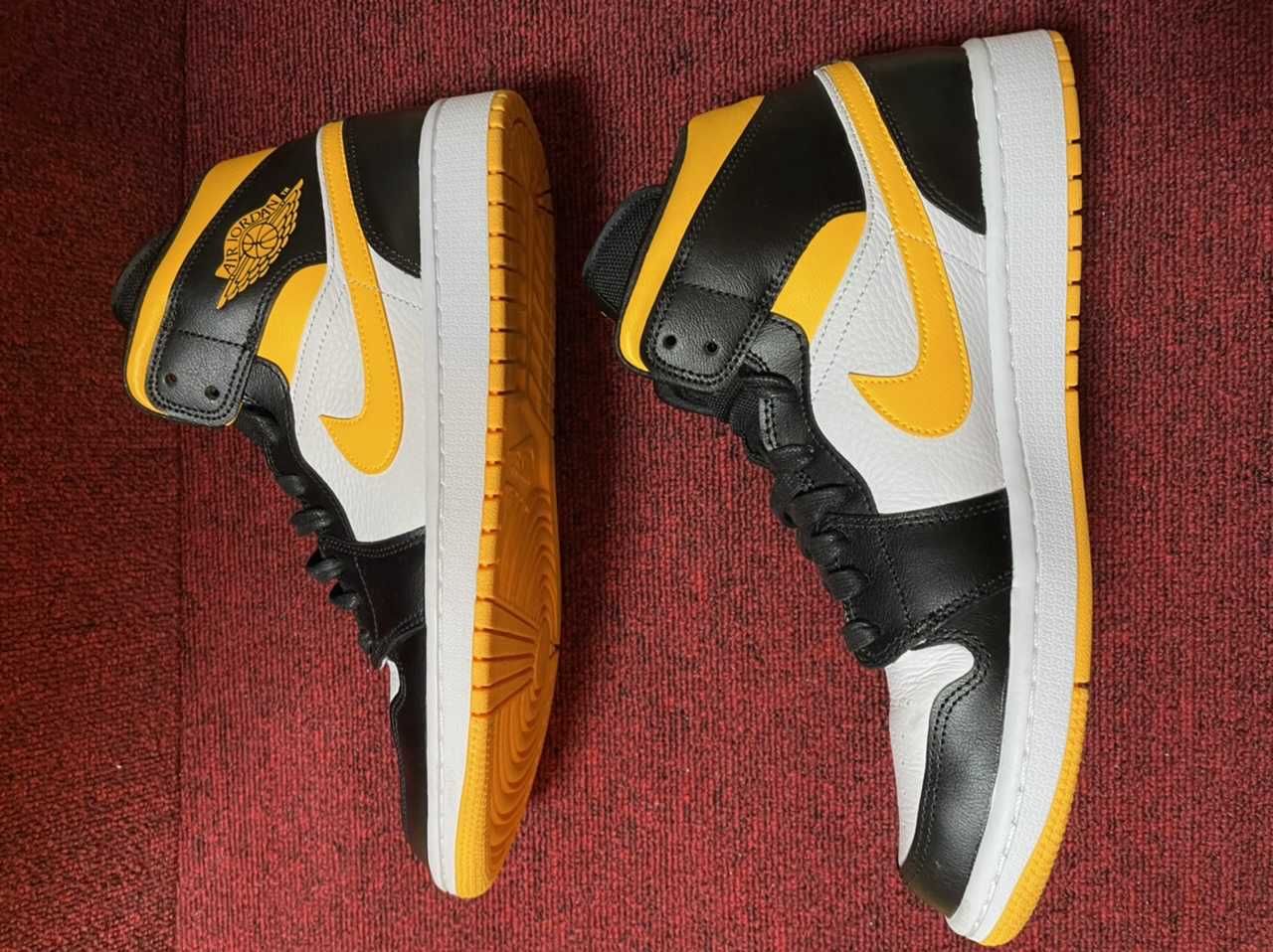 Nike Women's Air Jordan 1 Mid SE "Laser Orange Black"