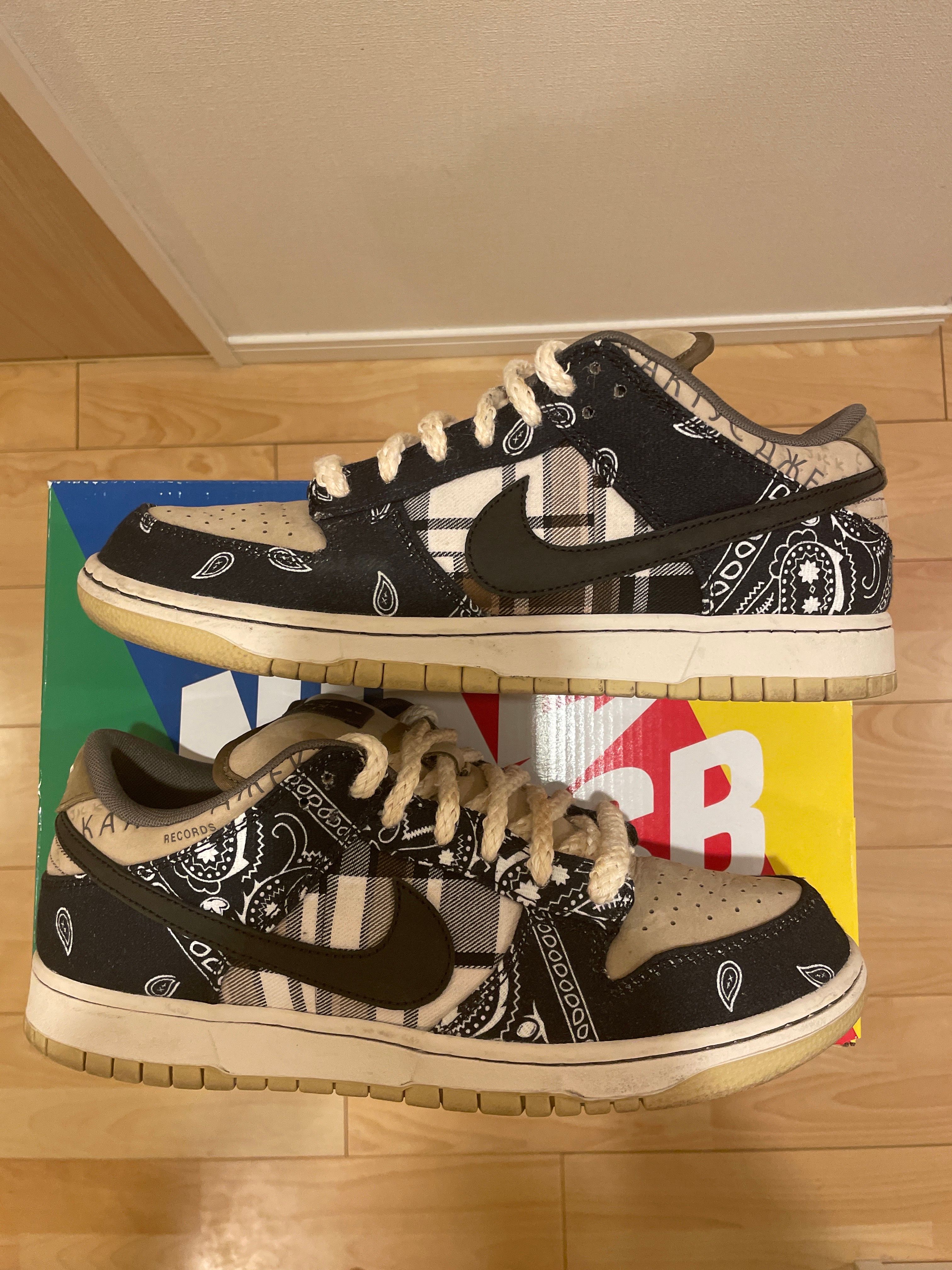 Travis Scott × Nike SB Dunk Low "Black/Parachute Beige"
