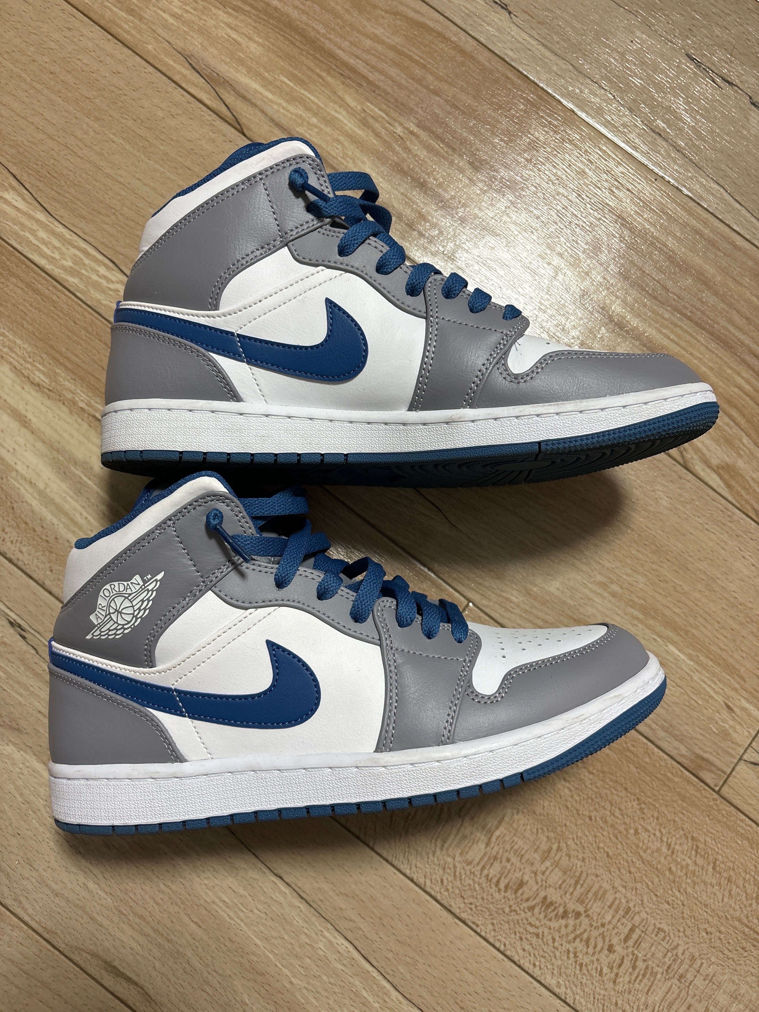 Nike Air Jordan 1 Mid "True Blue"