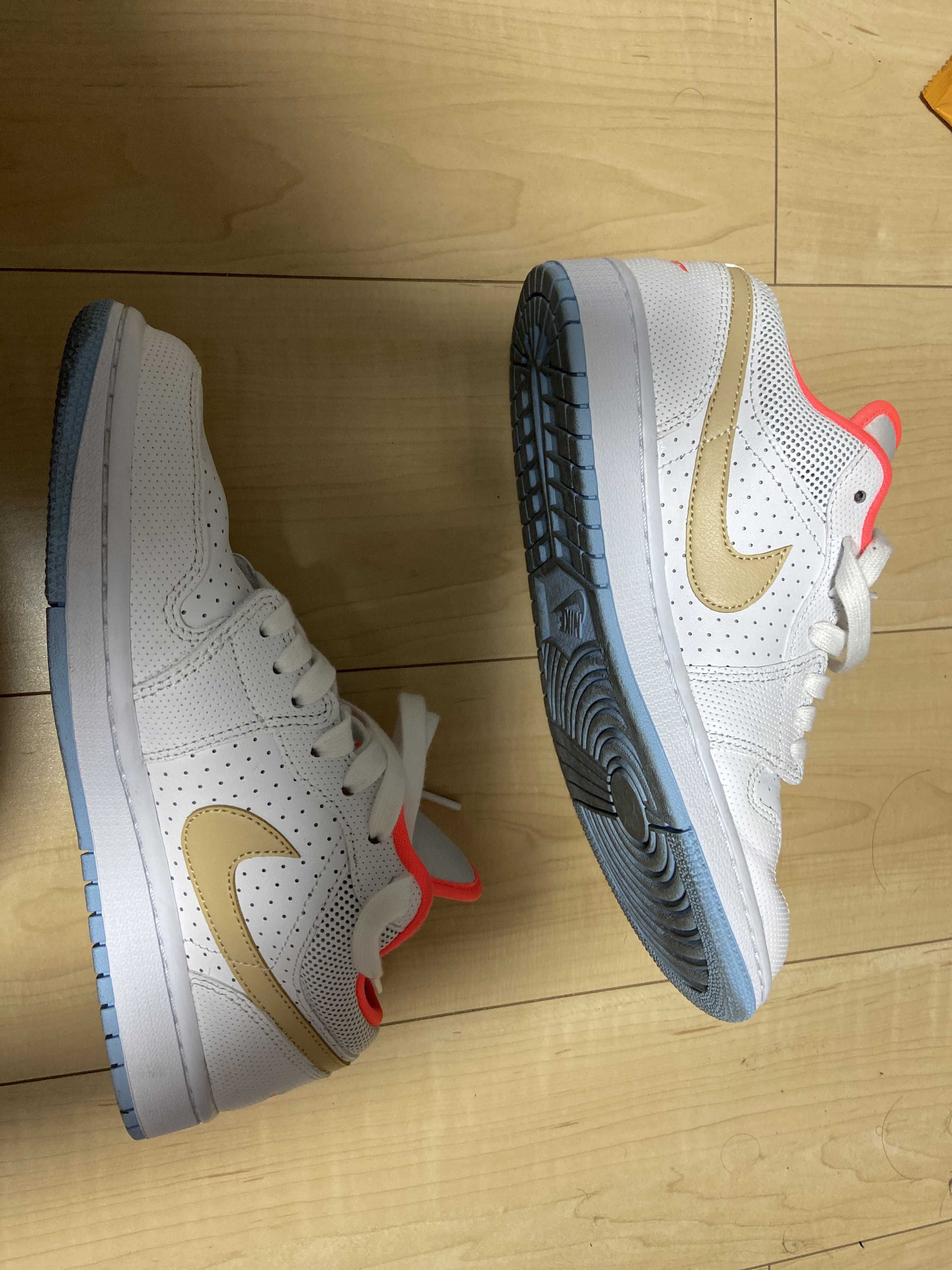 Nike Women's Air Jordan 1 Low SE "Flash Crimson"