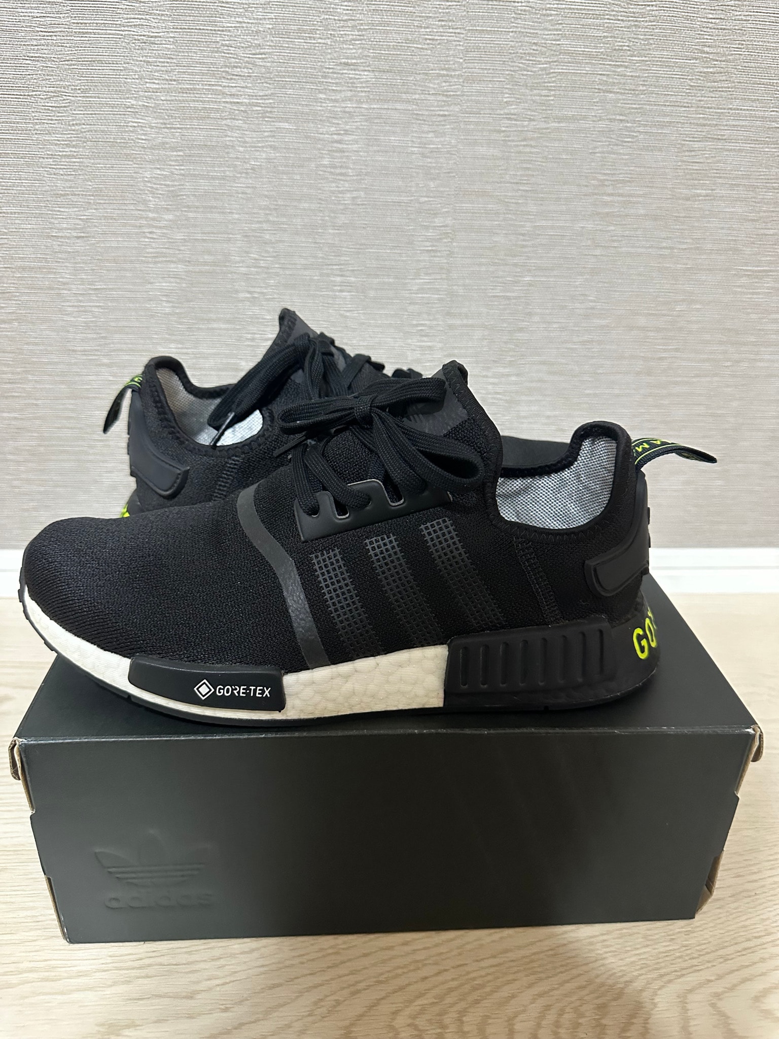 アディダス NMD R1 ゴアテックス 