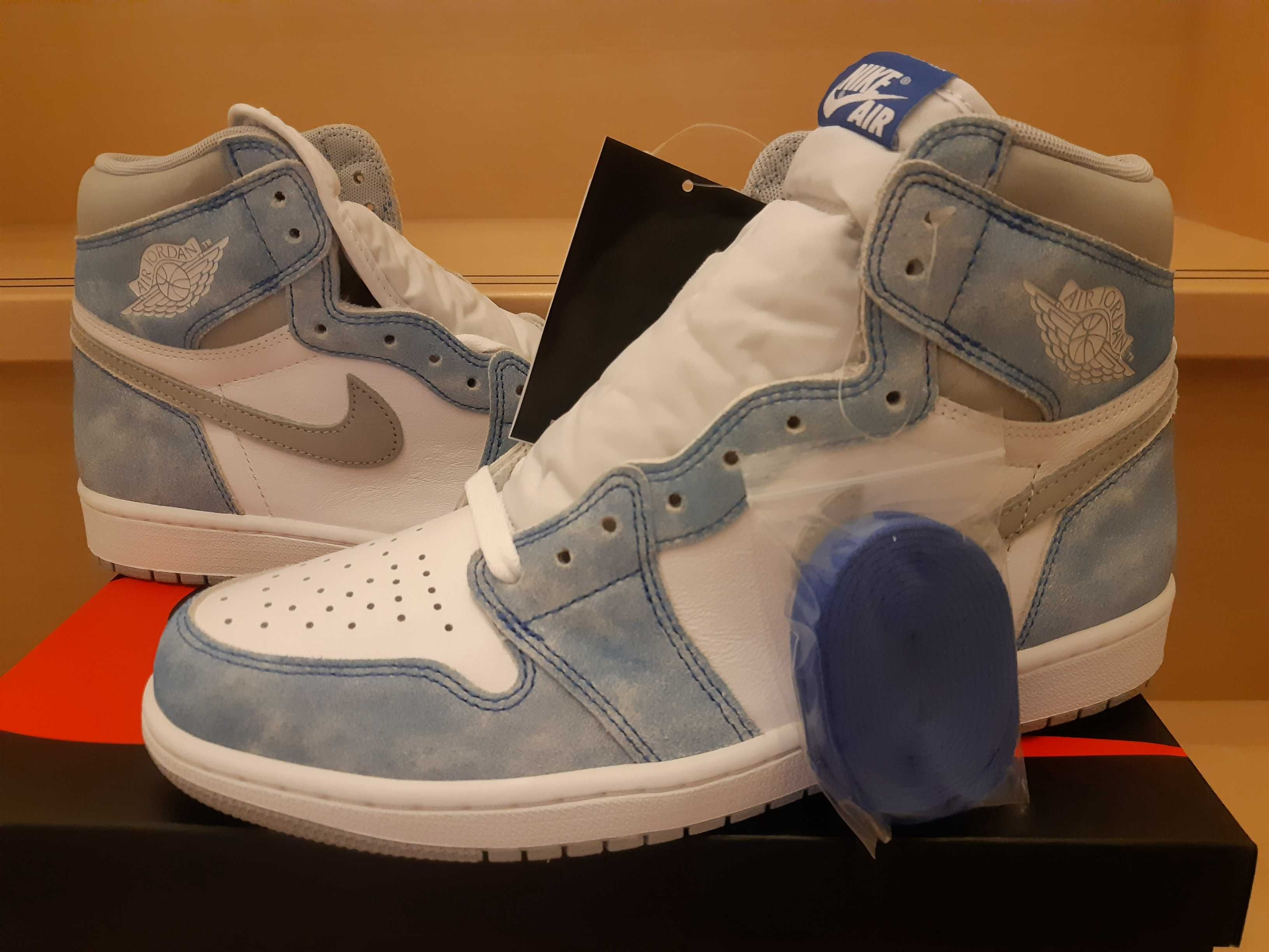 Nike Air Jordan 1 High OG "Hyper Royal"