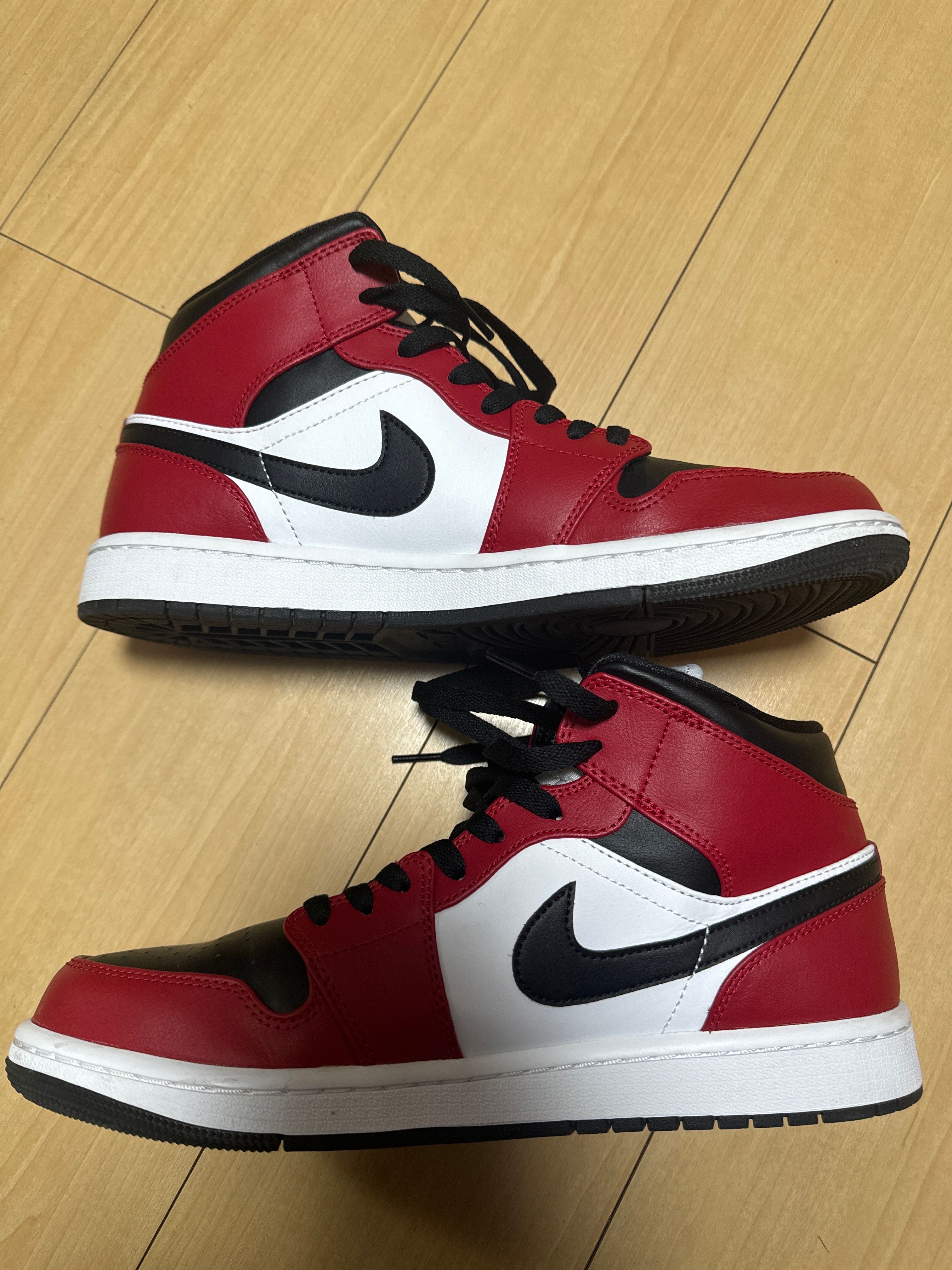 Nike Air Jordan 1 Mid "Chicago Black Toe"