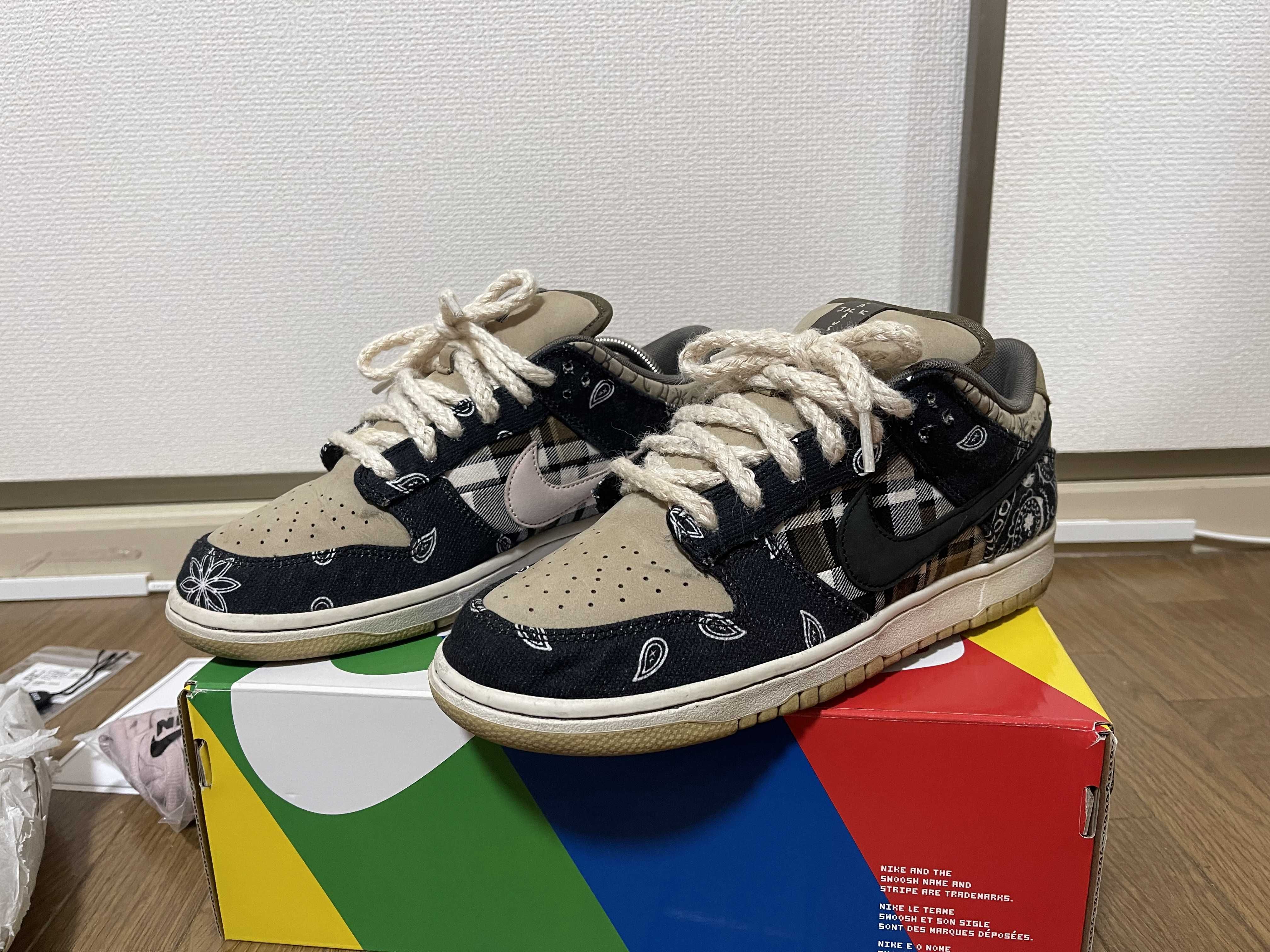 Travis Scott × Nike SB Dunk Low "Black/Parachute Beige"