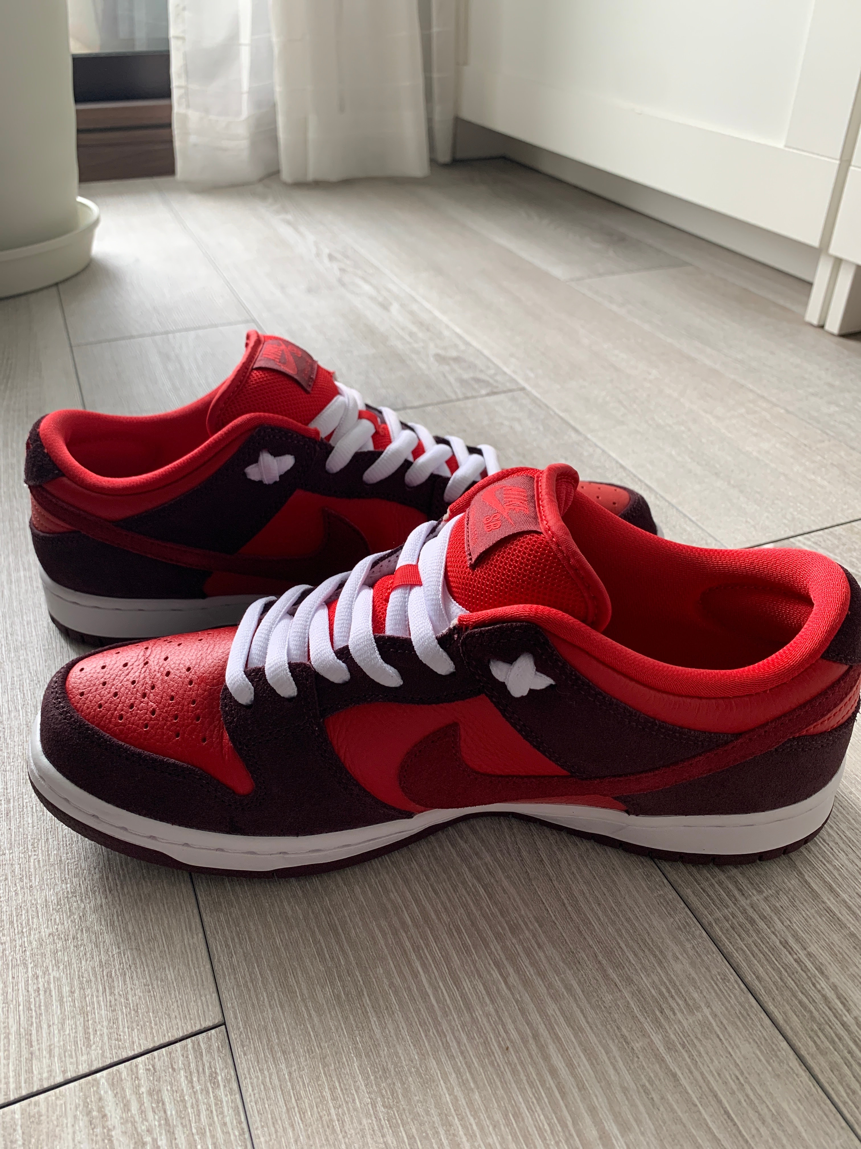 Nike SB Dunk Low "Cherry"