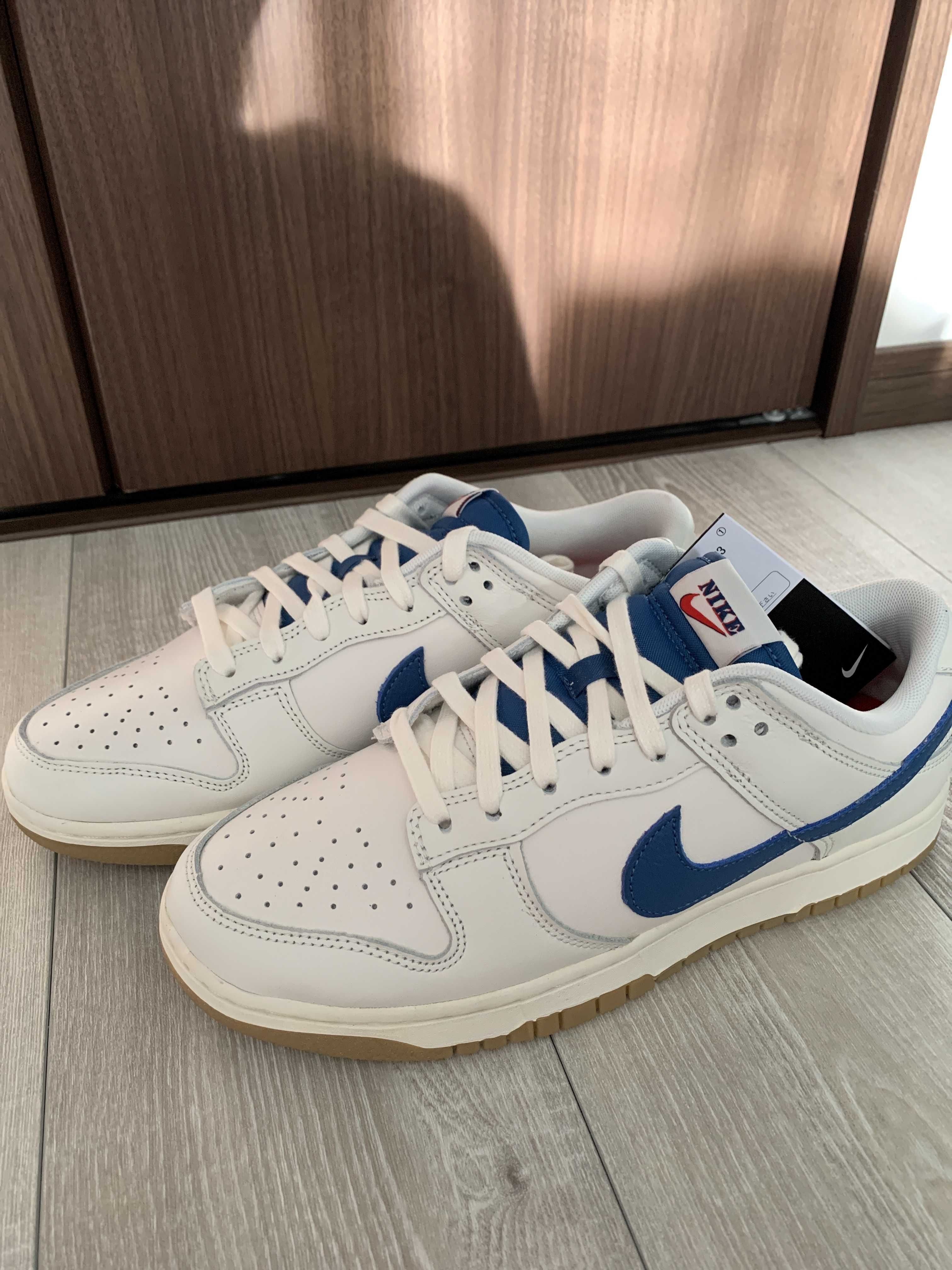 Nike Dunk Low SE "Royal and Gum"