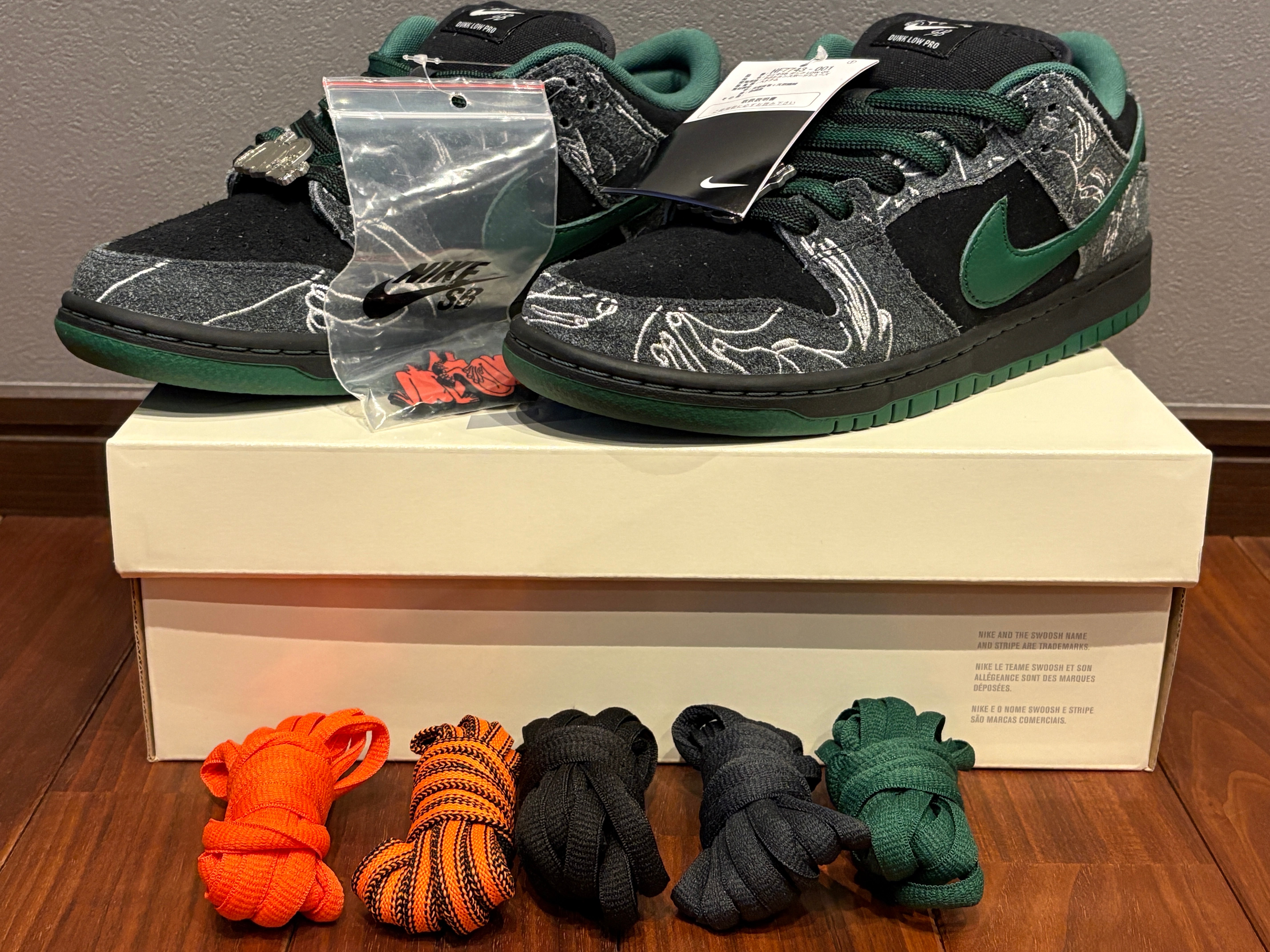 There Skateboards × Nike SB Dunk Low Pro "Anthracite and Gorge Green"