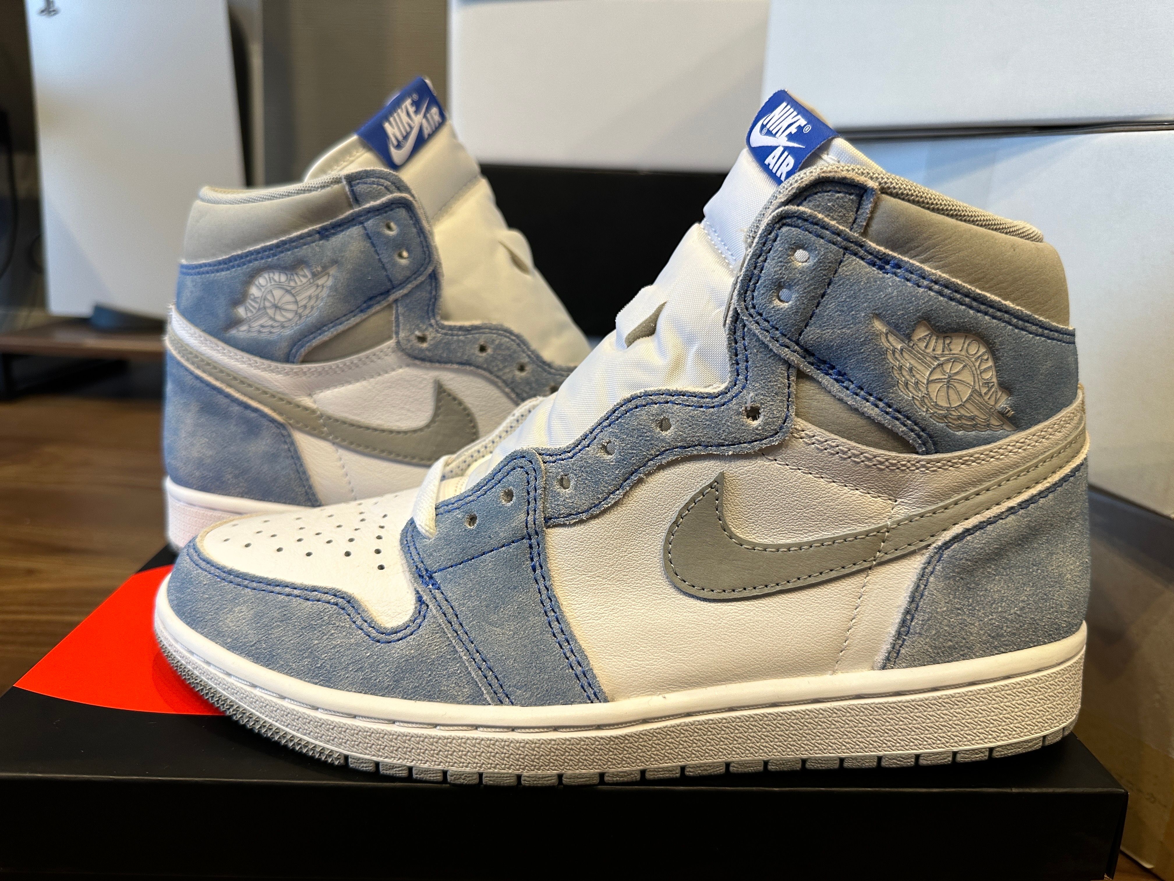 Nike Air Jordan 1 High OG "Hyper Royal"