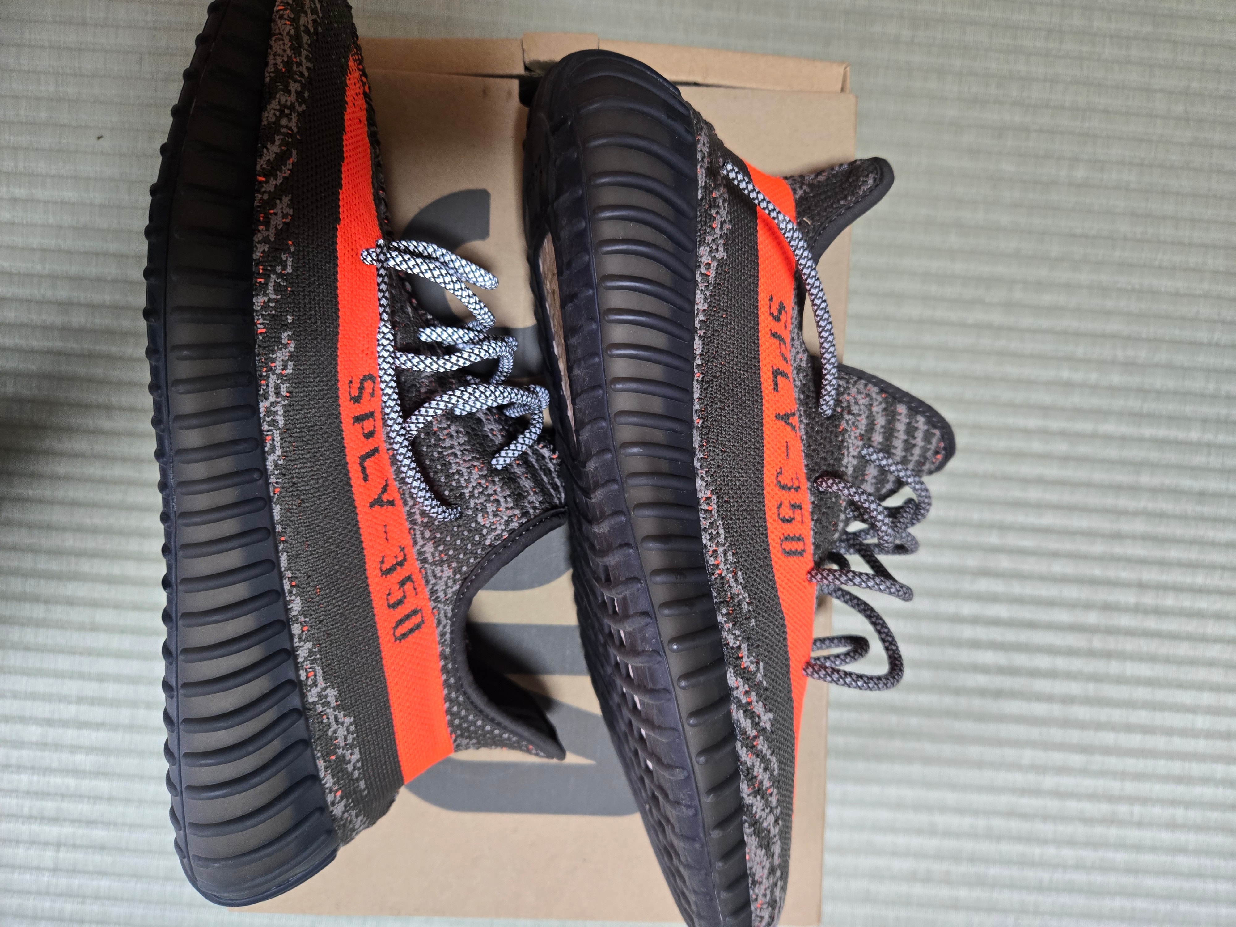 adidas YEEZY Boost 350V2 "Carbon Beluga"