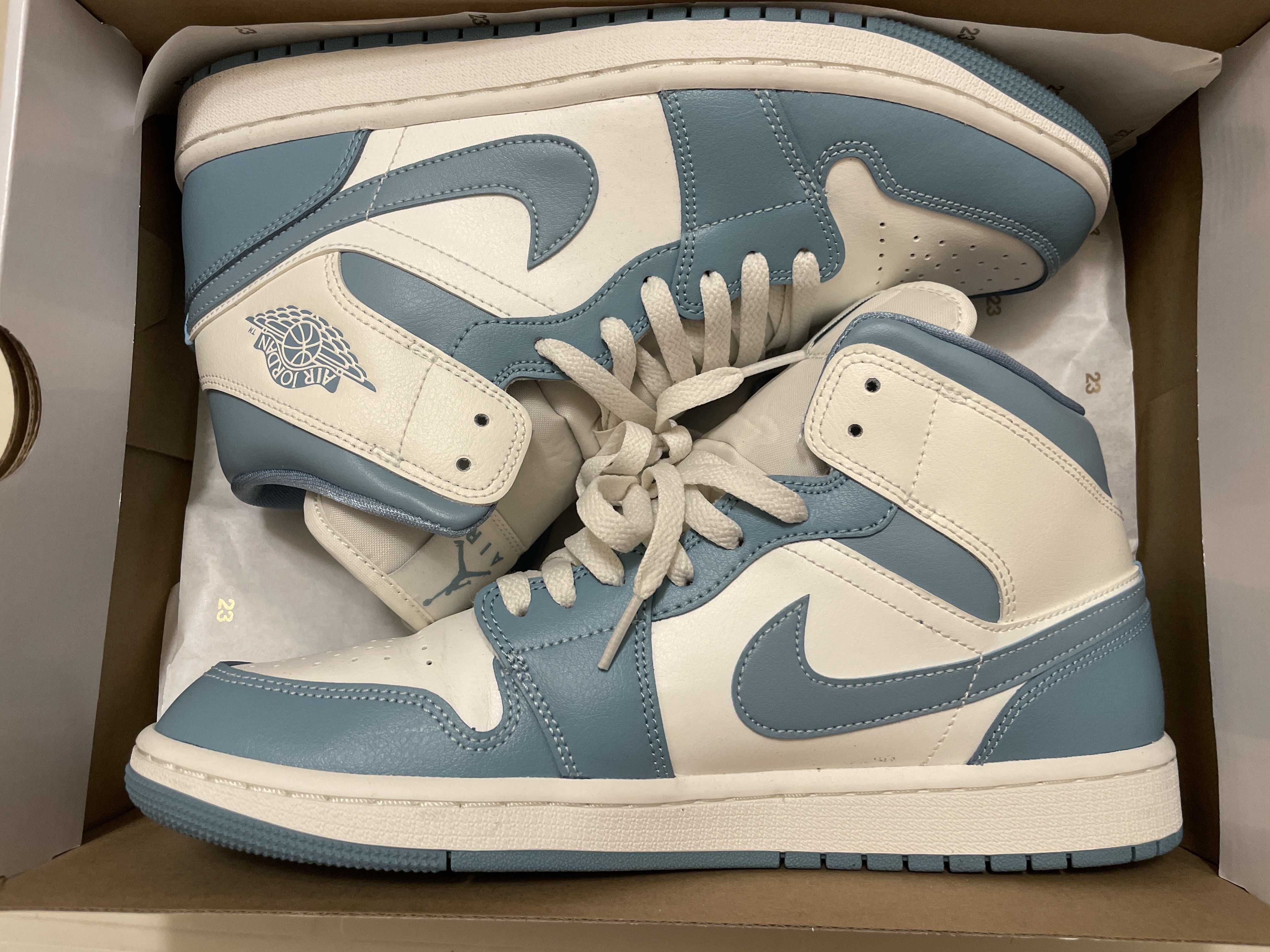 Nike Women's Air Jordan 1 Mid "University Blue"