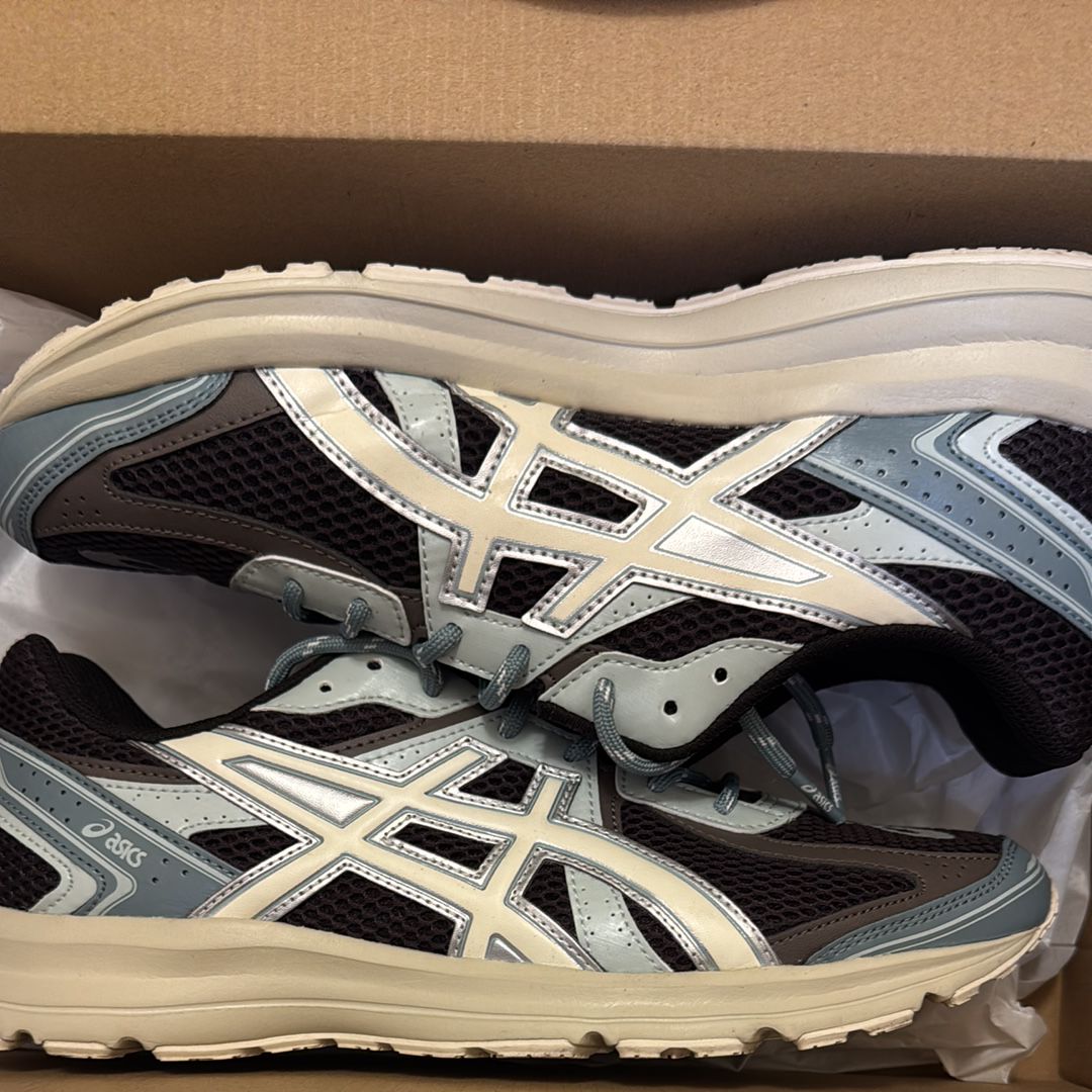 KITH Ronnie Fieg × Asics Jog 100S "Espresso/Vanilla Ice"