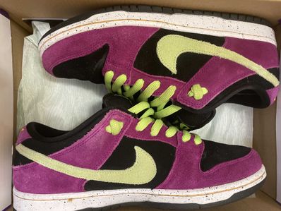 Nike SB Dunk Low "Red Plum"