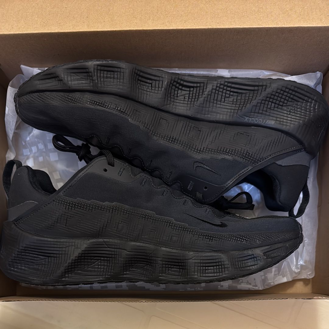 ナイキ エイバ ローバー "トリプルブラック/アンスラサイト"