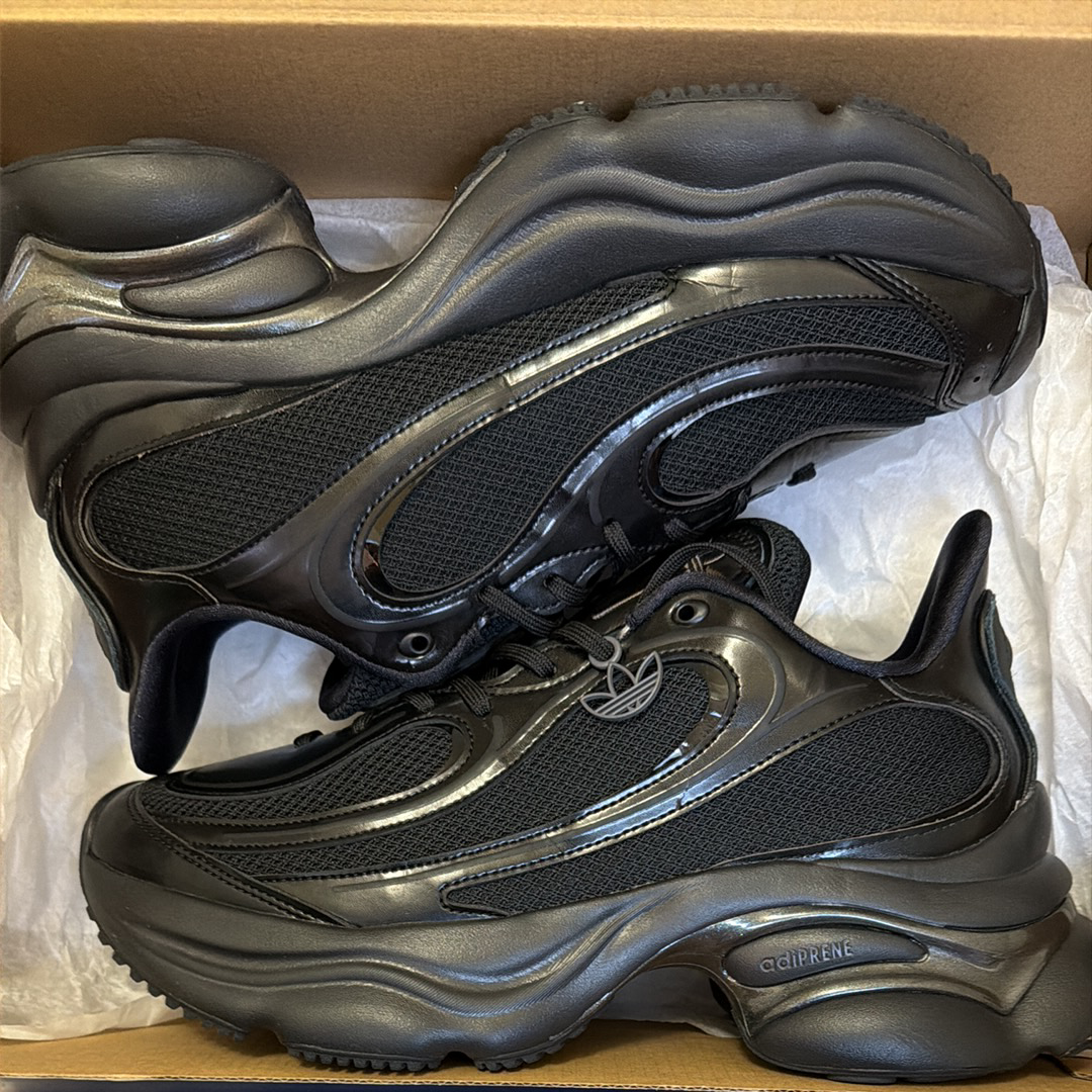 アディダス ウィメンズ オズヴィーナス "コアブラック/チャコール/コアホワイト"