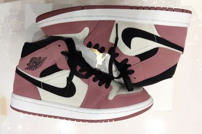Nike Women's Air Jordan 1 Mid "Berry Pink"