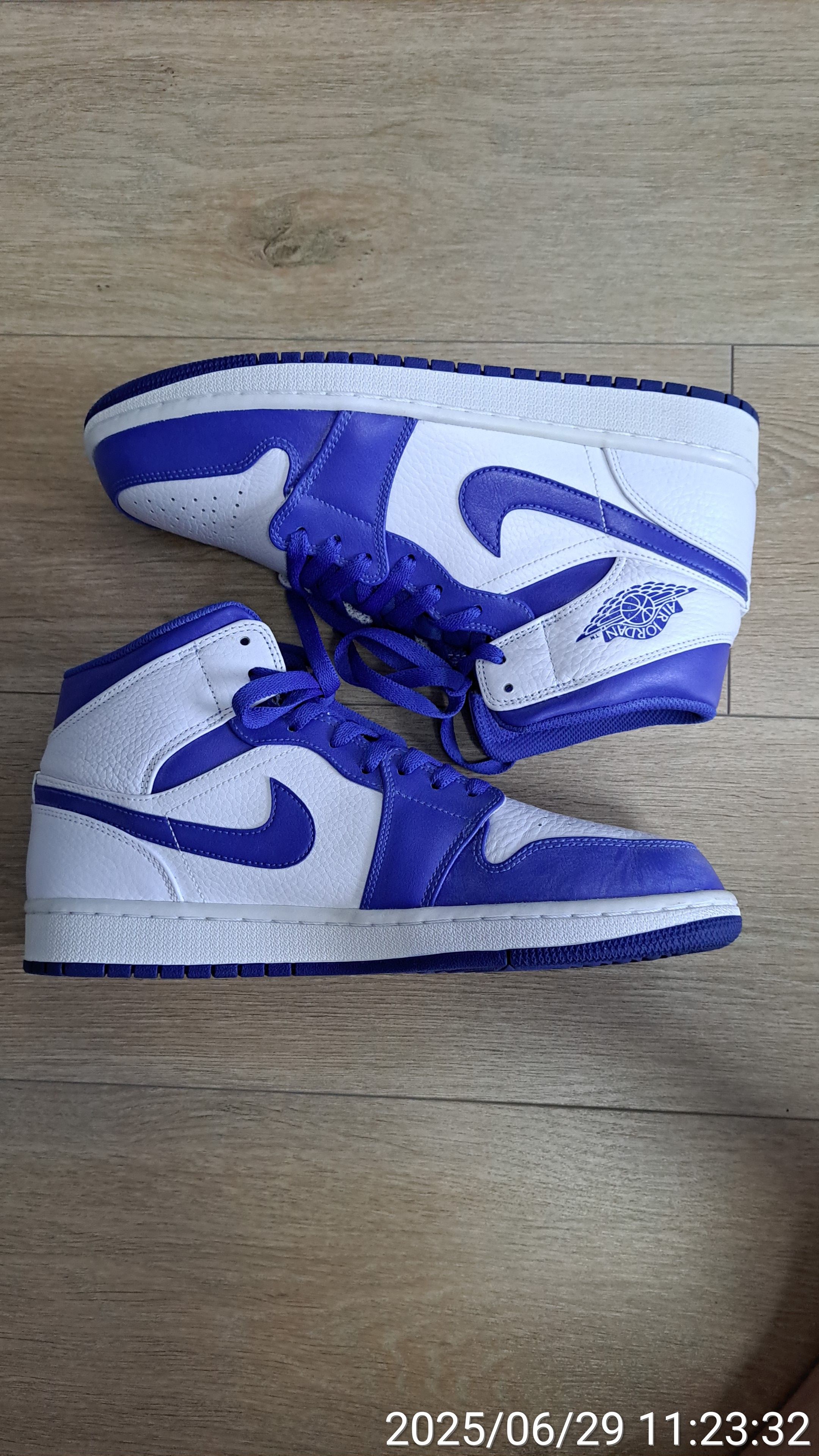 NIKE AIR JORDAN 1 MID HYPER ROYAL