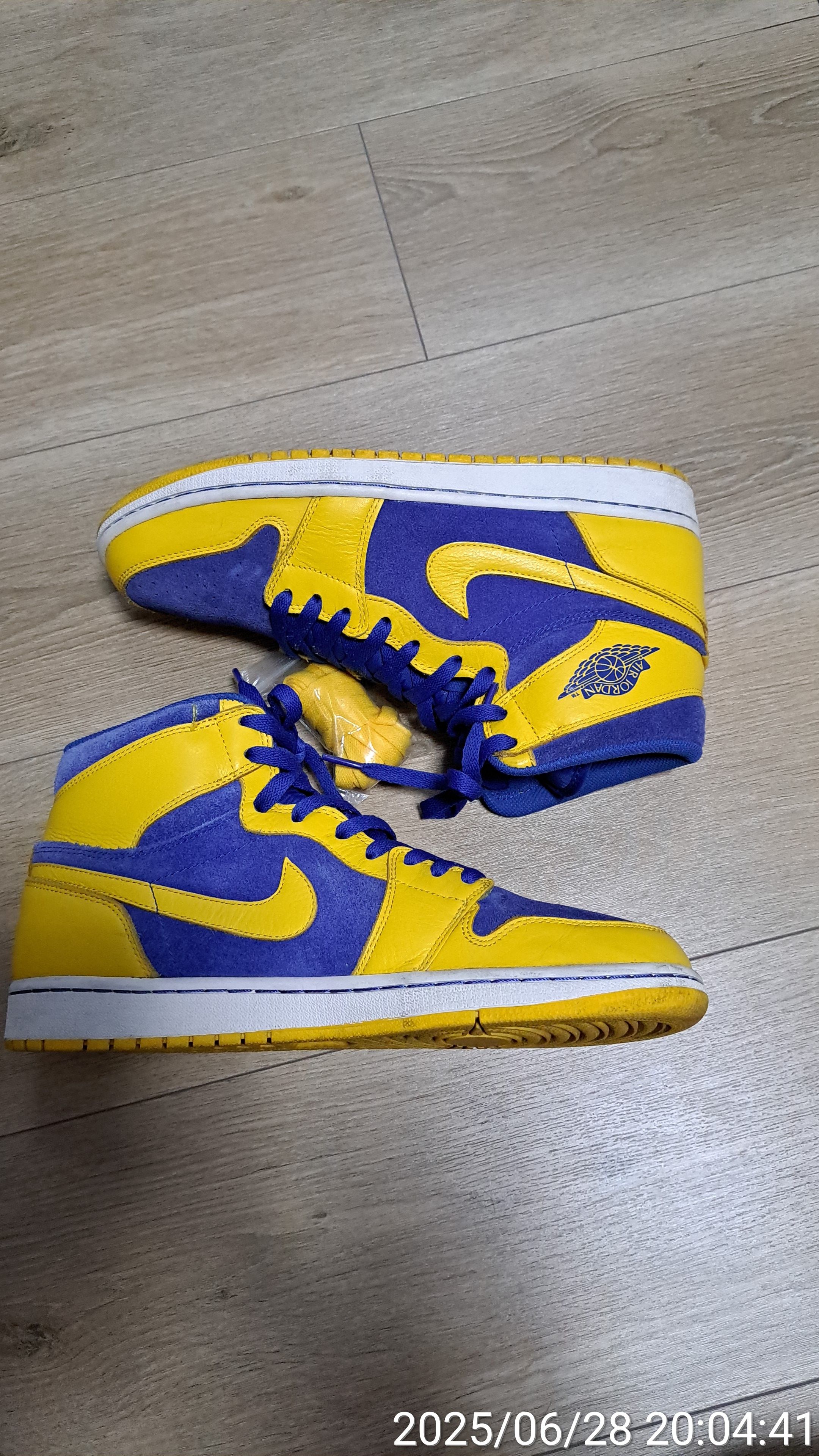 Nike Air Jordan 1 RETRO High OG "Laney"