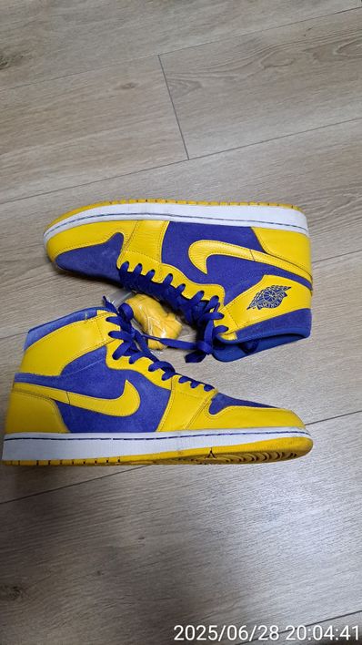 Nike Air Jordan 1 RETRO High OG "Laney"