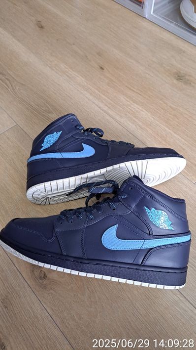 NIKE AIR JORDAN 1 RETRO MID OBSIDIAN UNIVERSITY BLUE