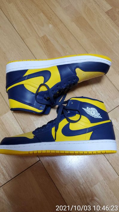 Air jordan sales 1 mid michigan