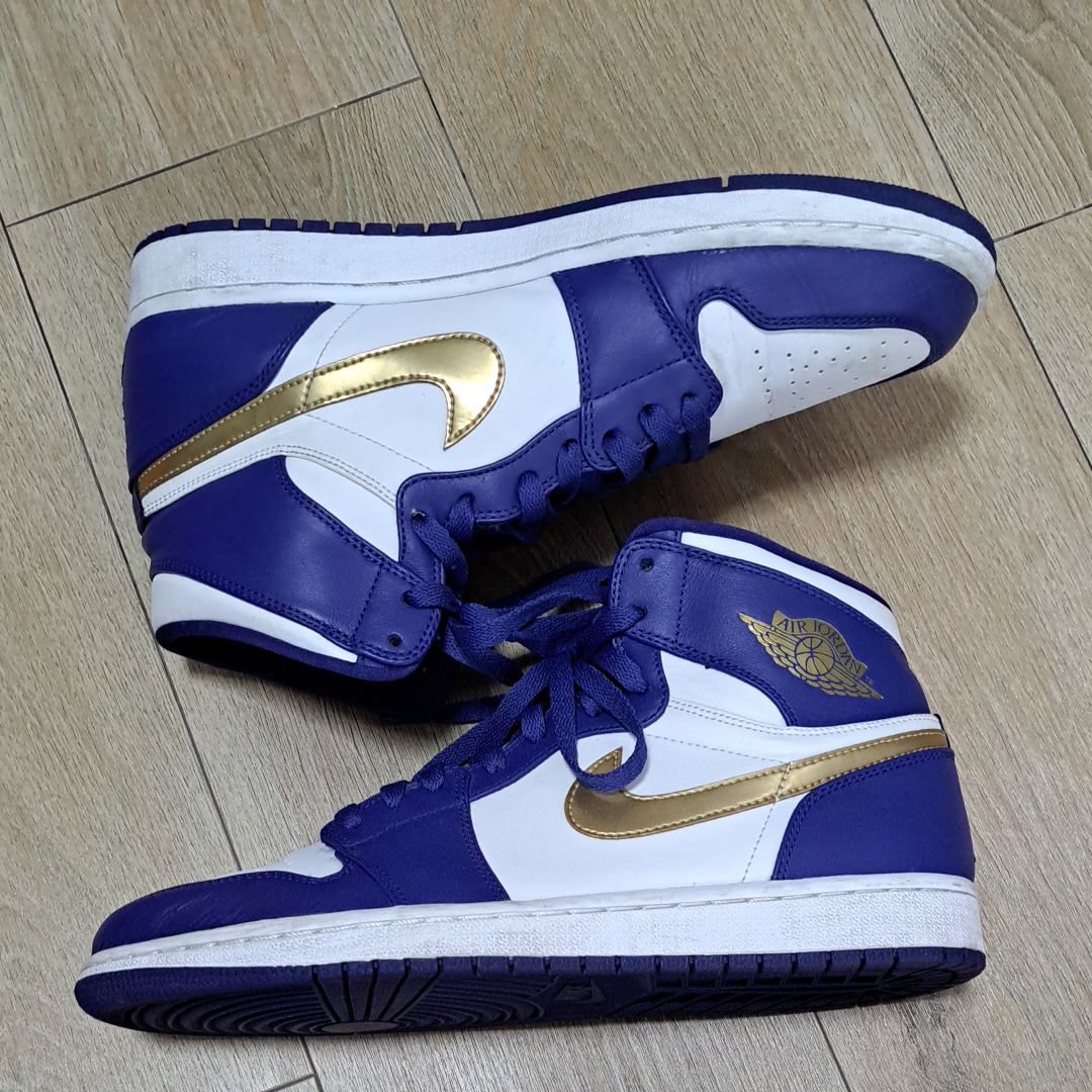 Nike Air Jordan 1 Retro High "Gold Medal"