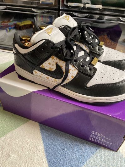 Supreme × Nike SB Dunk Low OG QS Gold Stars "White/Black"
