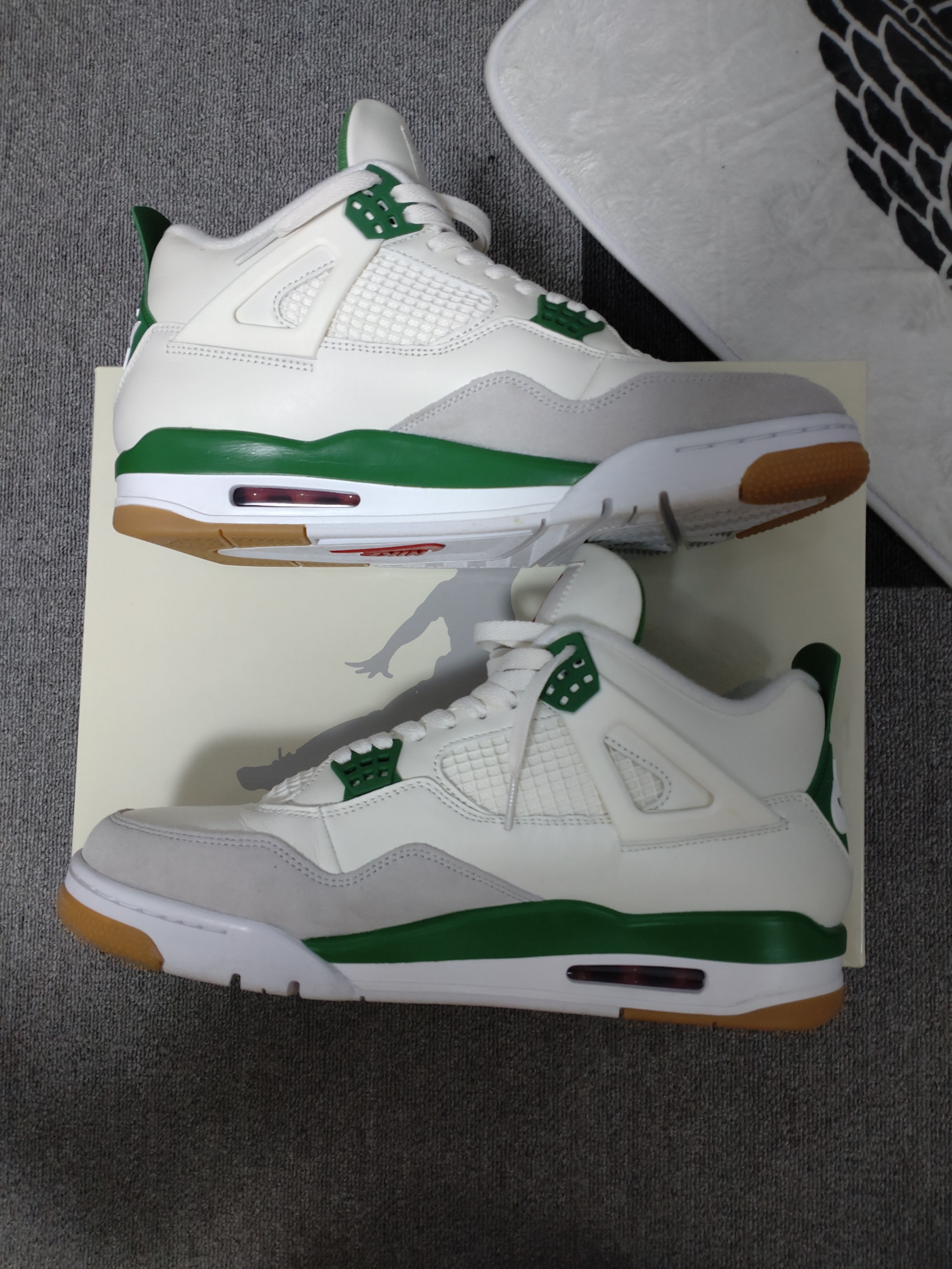 Nike SB × Air Jordan 4 Retro SP "Pine Green"
