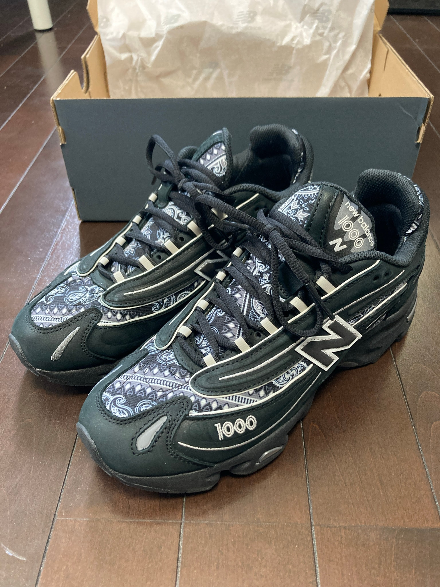 atmos × New Balance 1000 "bāṅdhnū/Black Paisley"