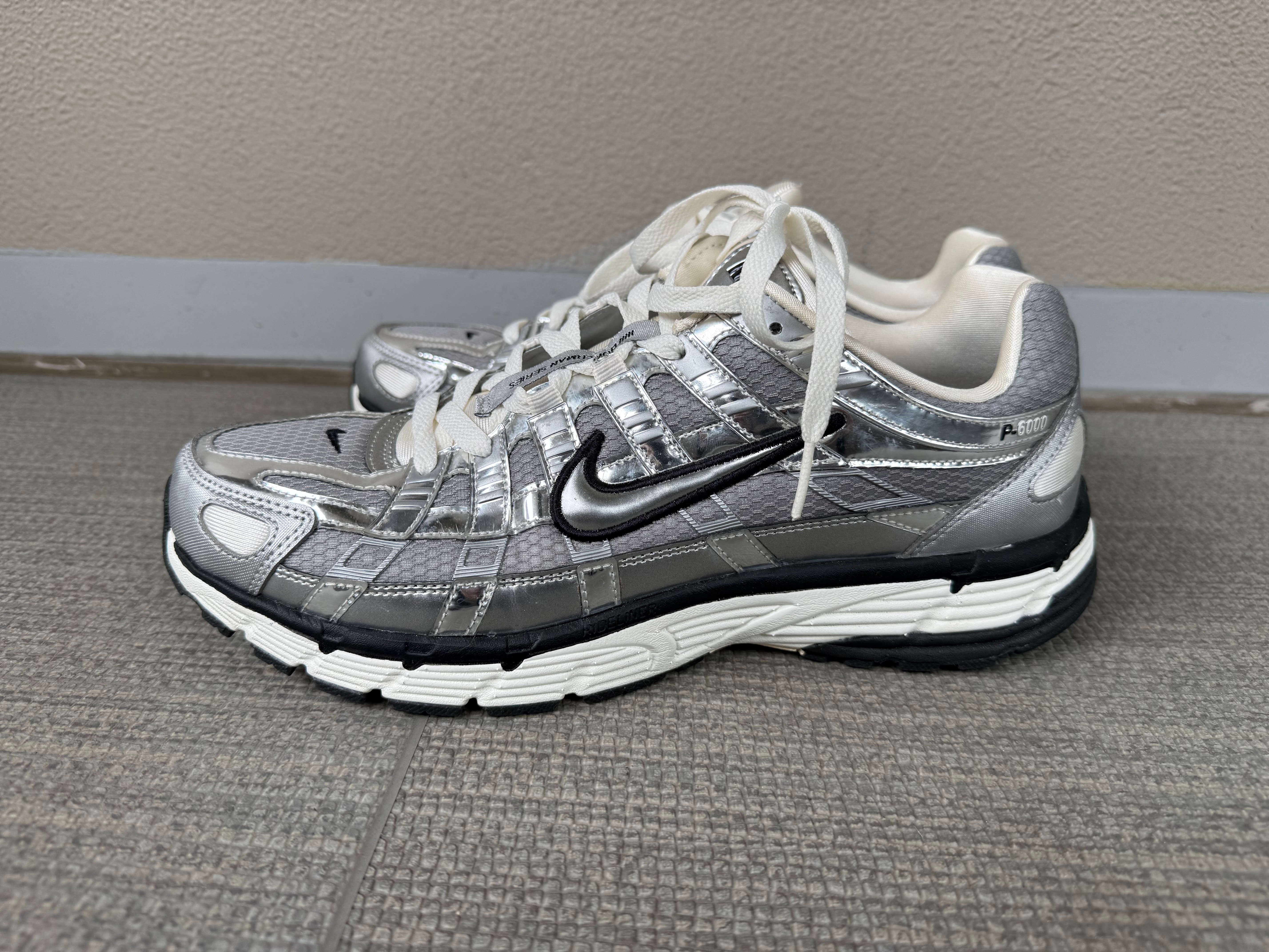 ナイキ P-6000 "メタリックシルバー/セイル/ブラック"