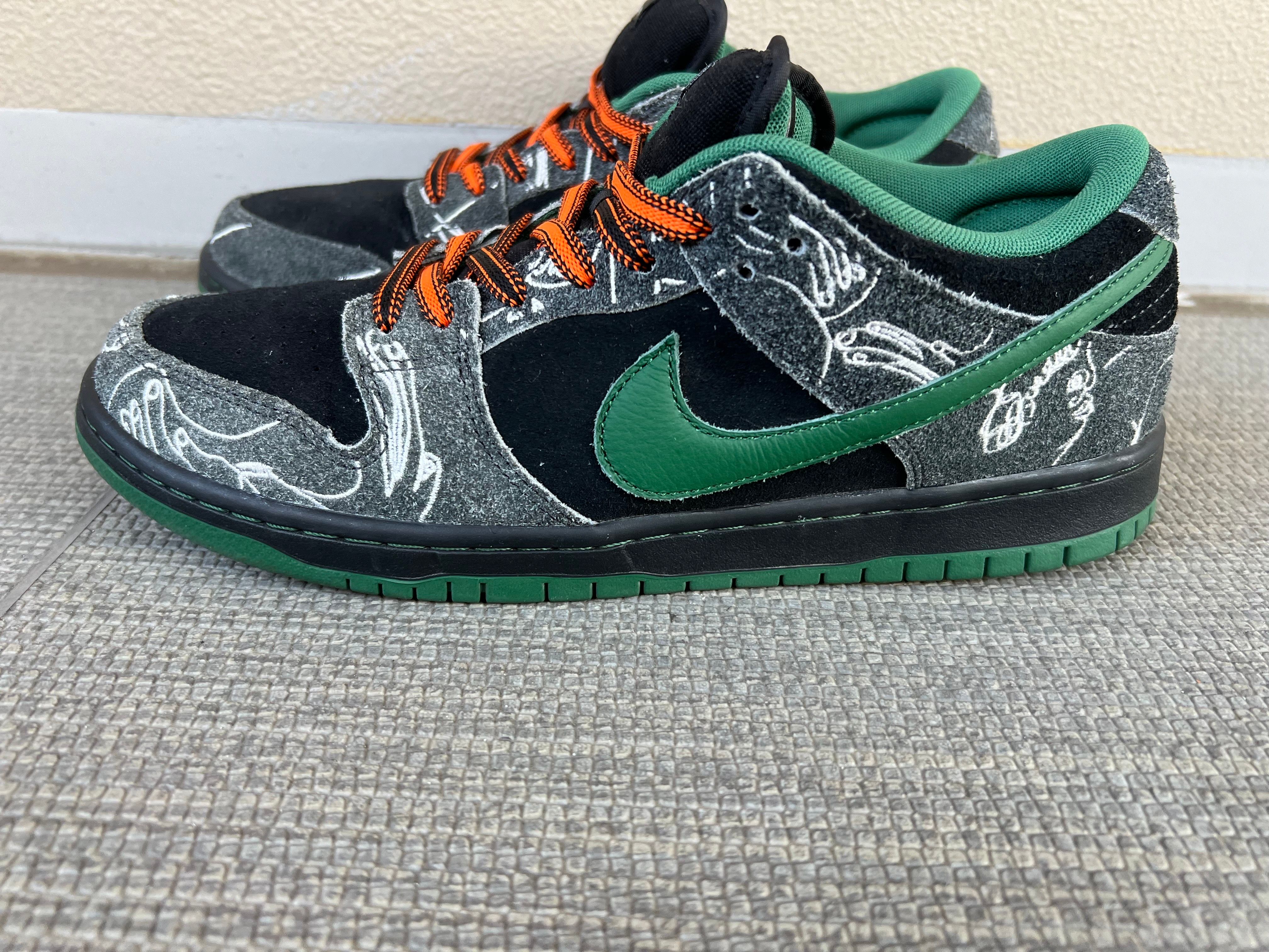 There Skateboards × Nike SB Dunk Low Pro "Anthracite and Gorge Green"