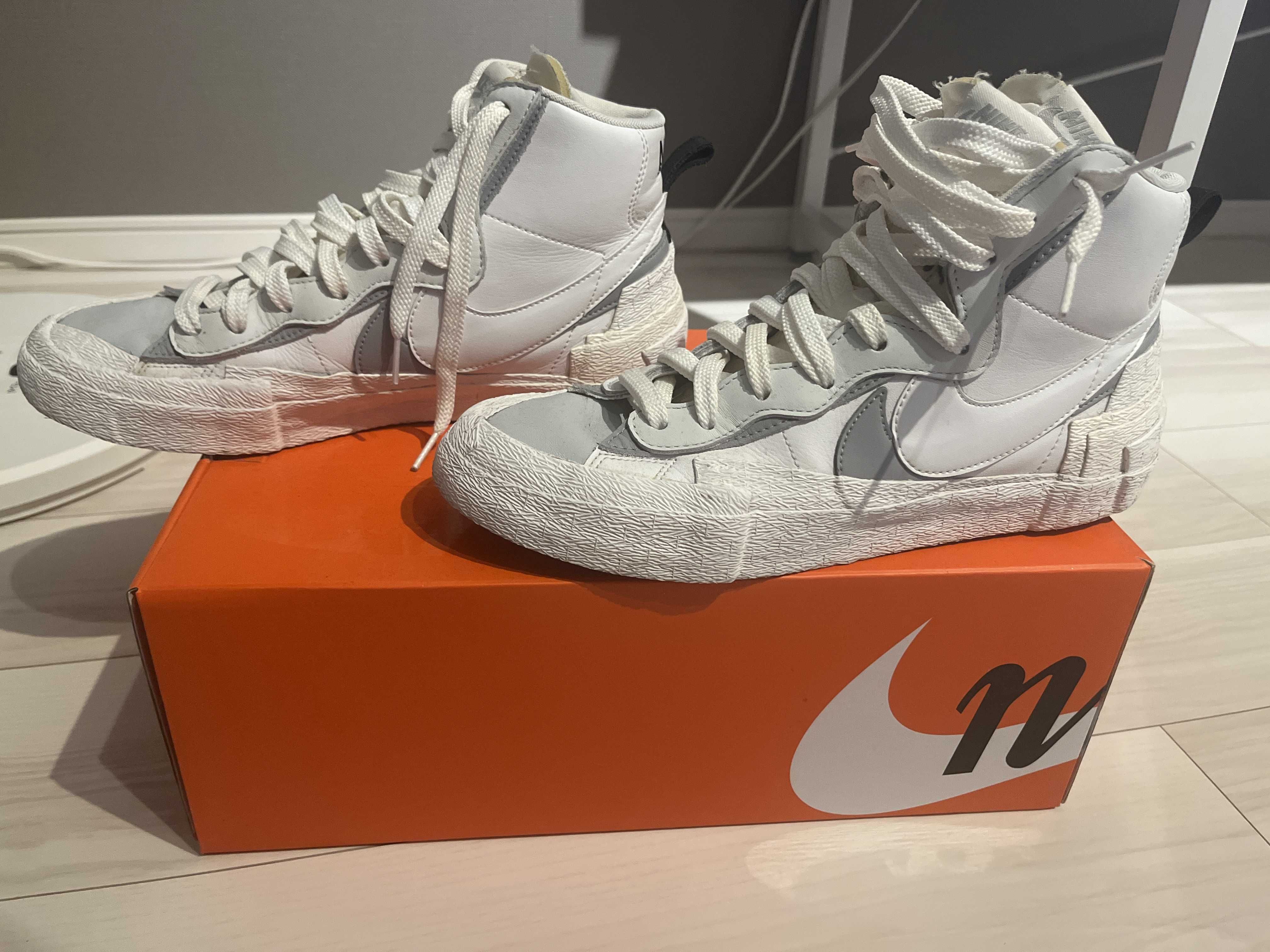 sacai × NIKE BLAZER MID "WHITE/WOLF GREY"