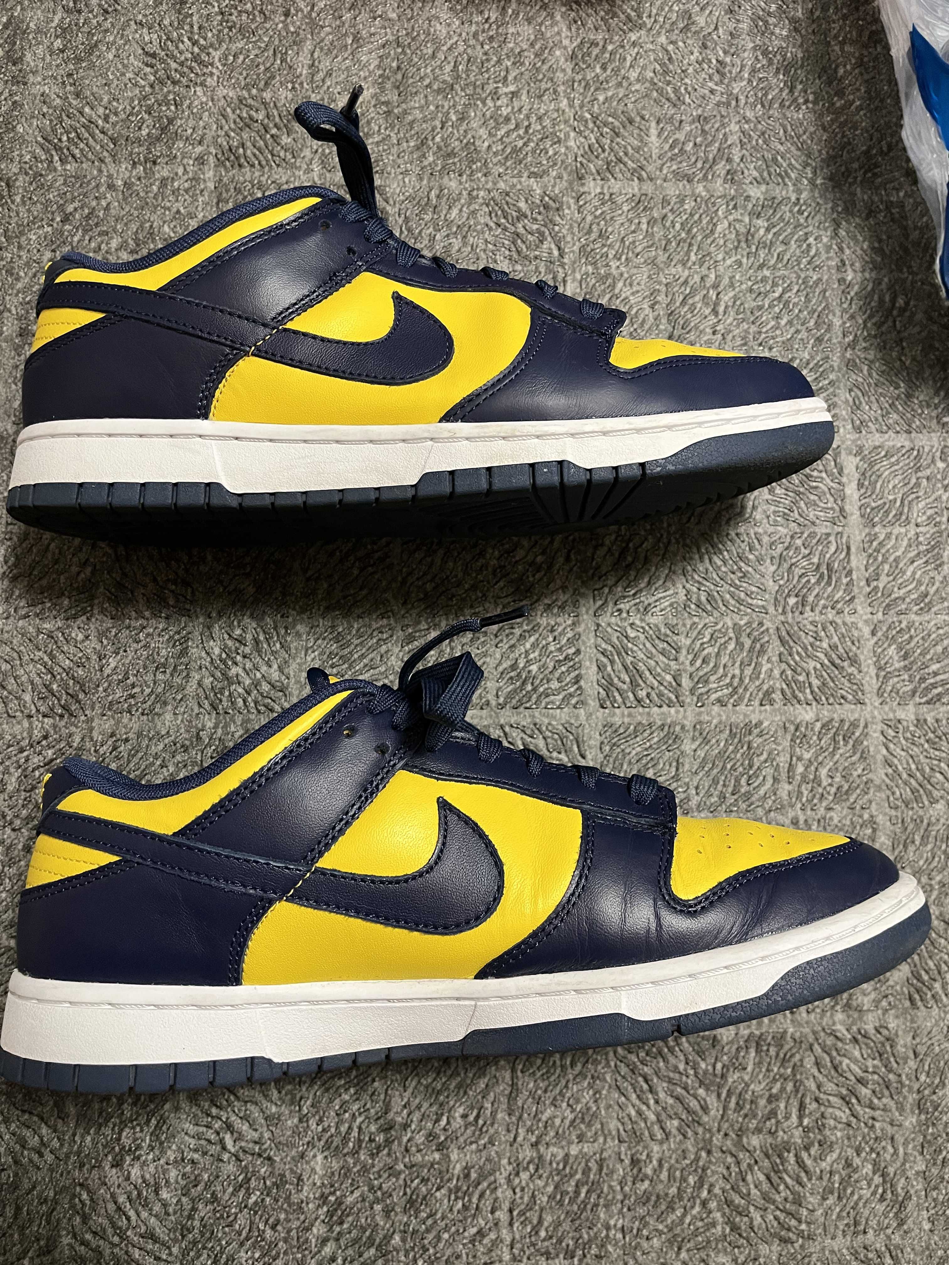 Nike Dunk Low "Michigan"