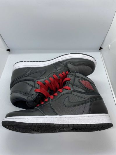 Nike Air Jordan 1 Retro High OG "Black/Metallic Silver/Gym Red"