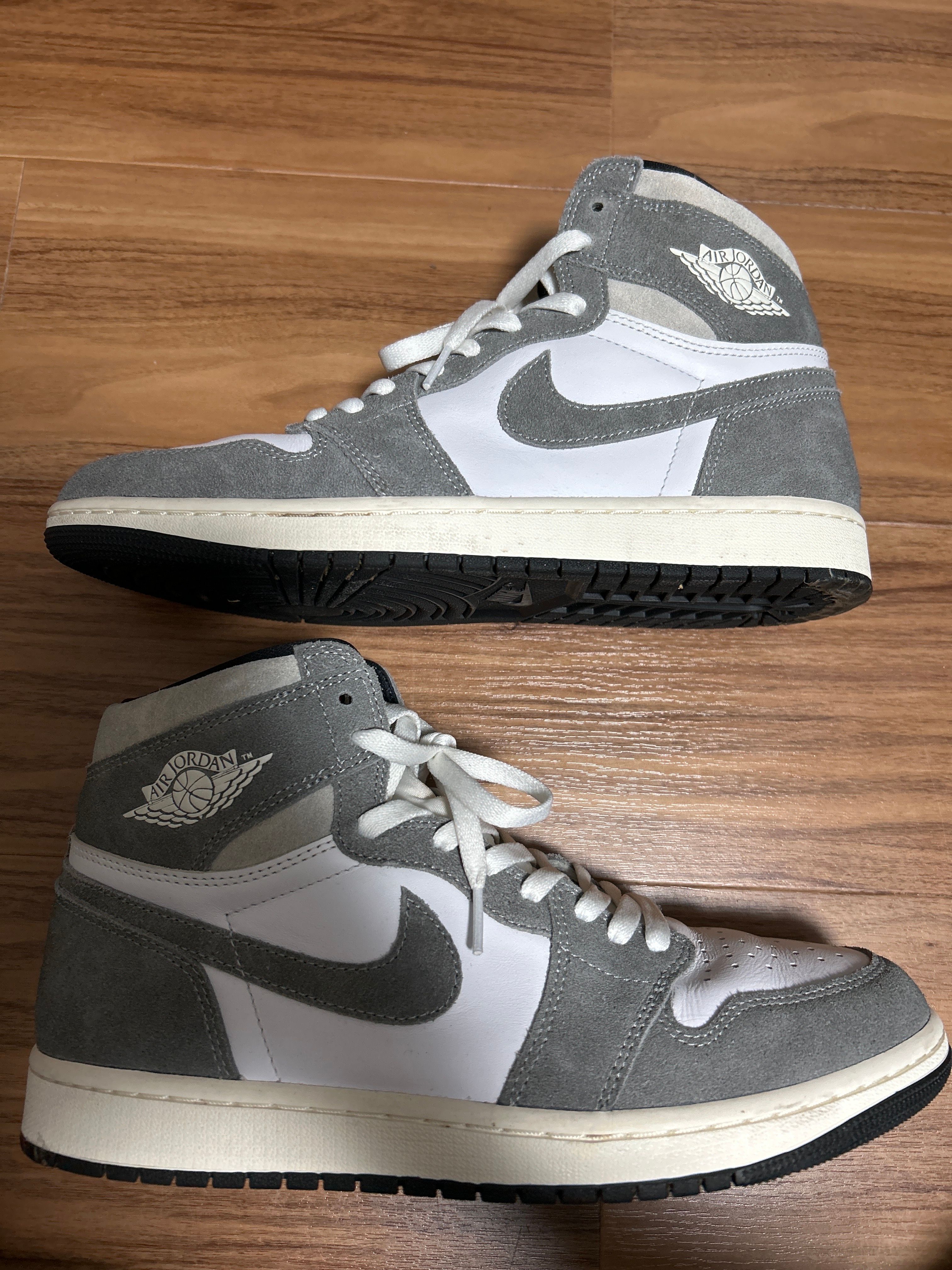 Nike Air Jordan 1 Retro High OG "Black and Smoke Grey"