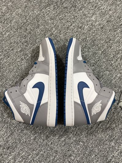 Nike Air Jordan 1 Mid "True Blue"