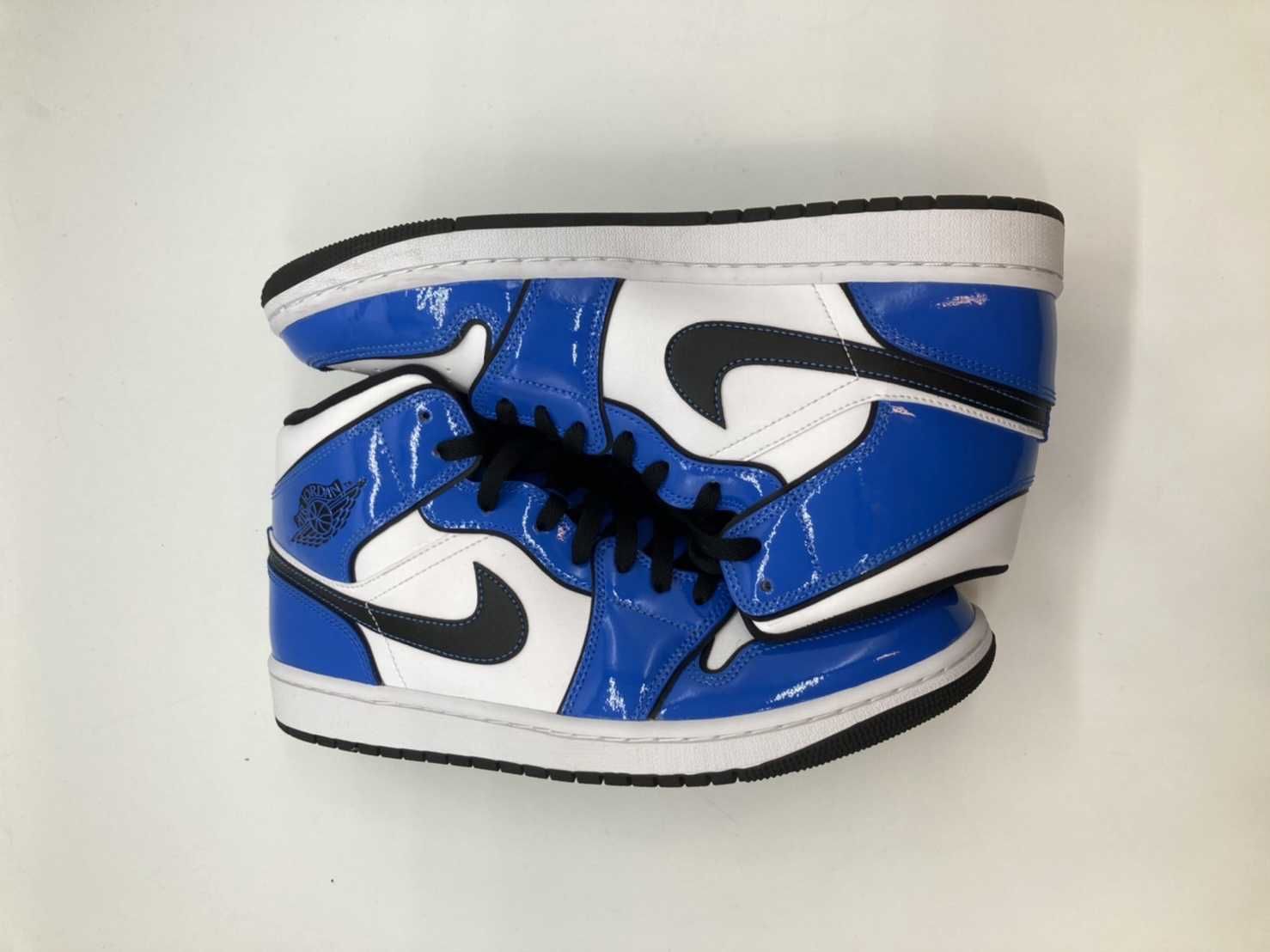 Nike Air Jordan 1 Mid SE "Signal Blue"