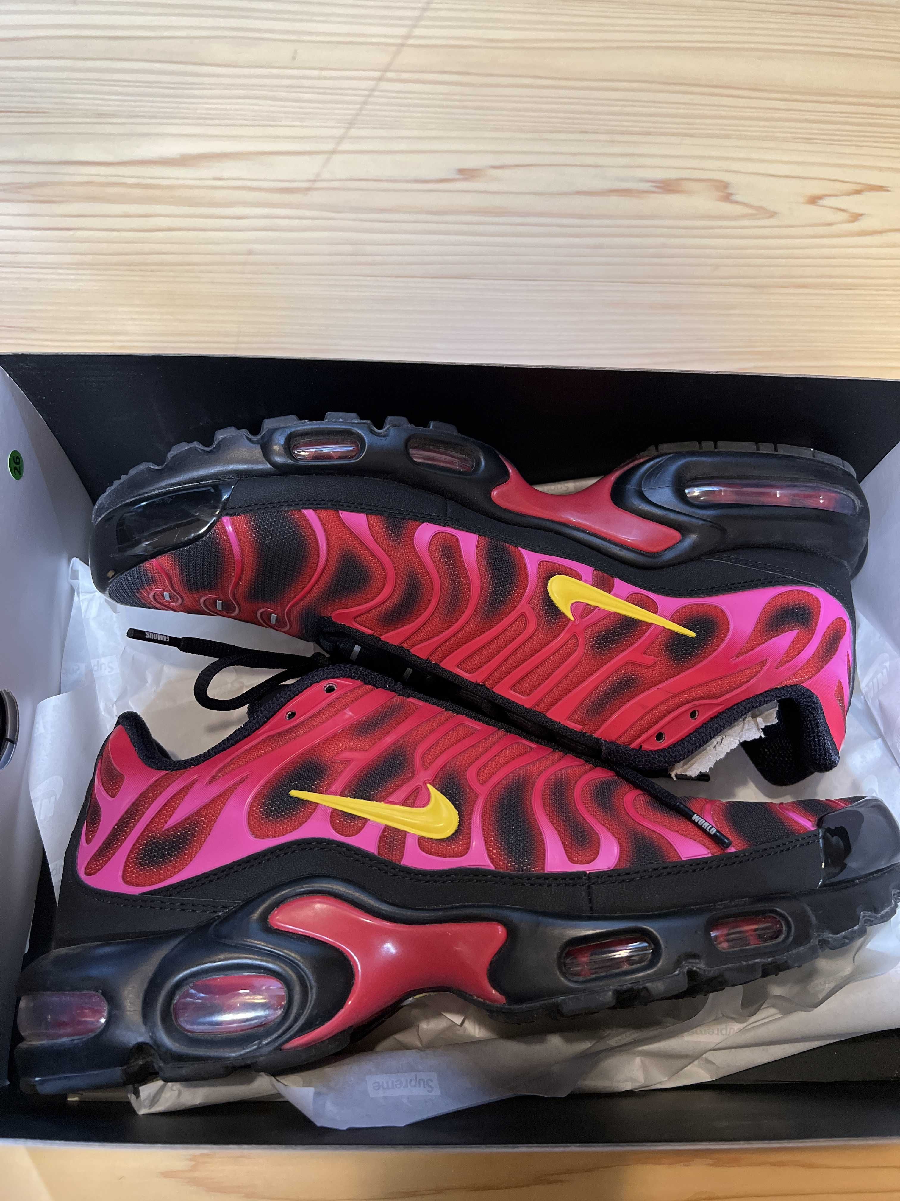 Supreme × Nike Air Max Plus "Hyper Grape"