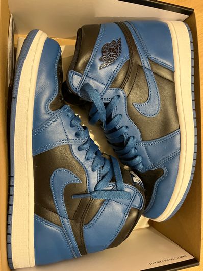 Nike Air Jordan 1 Retro High OG "Dark Marina Blue"