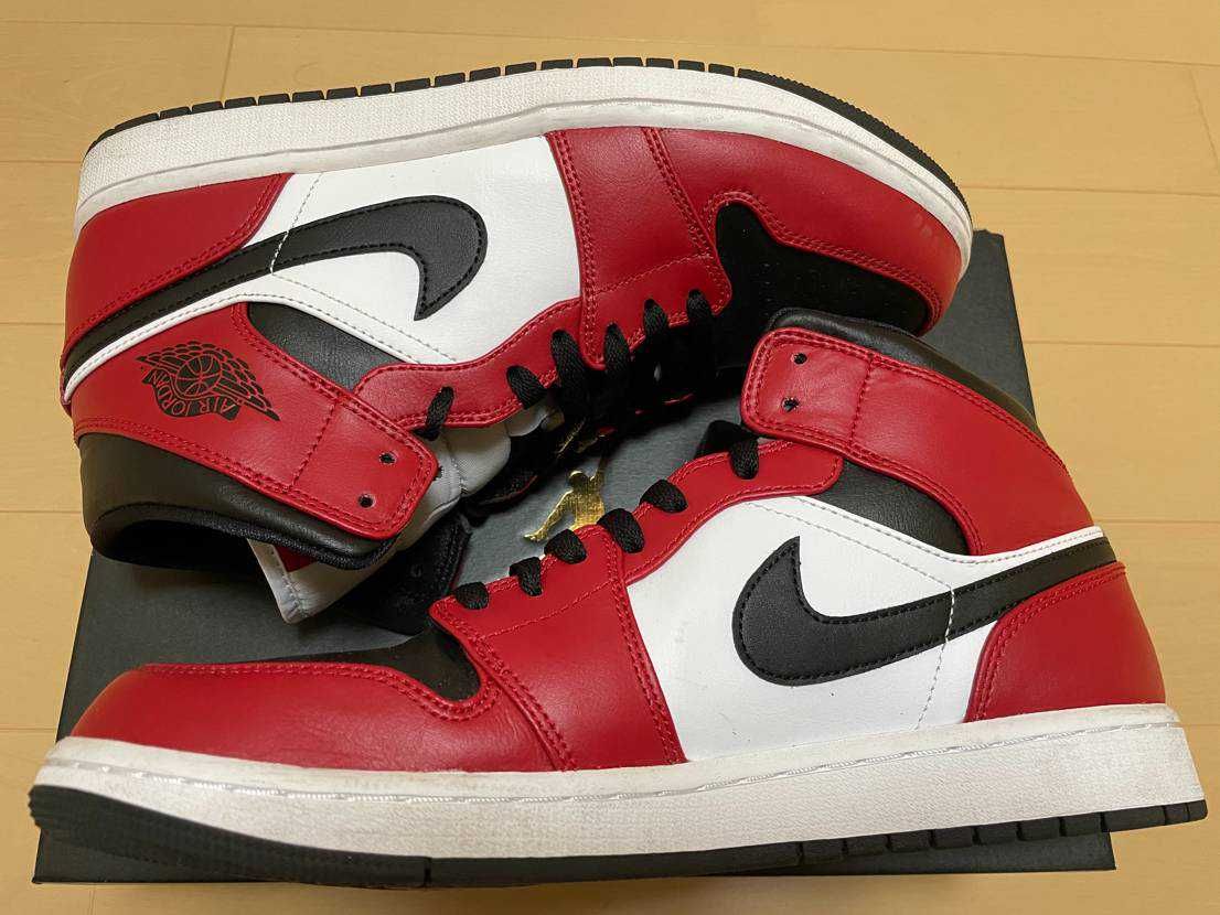 Nike Air Jordan 1 Mid "Chicago Black Toe"