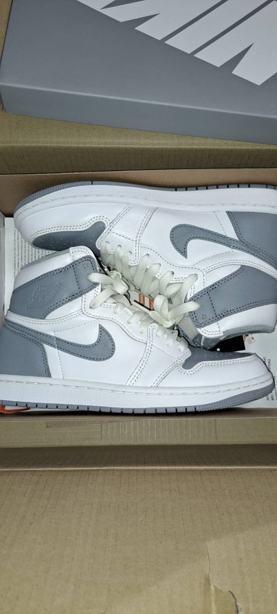 Nike Air Jordan 1 High OG "Stealth"