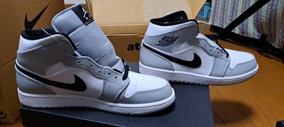Nike Air Jordan 1 Mid "Light Smoke Grey/White/Black"