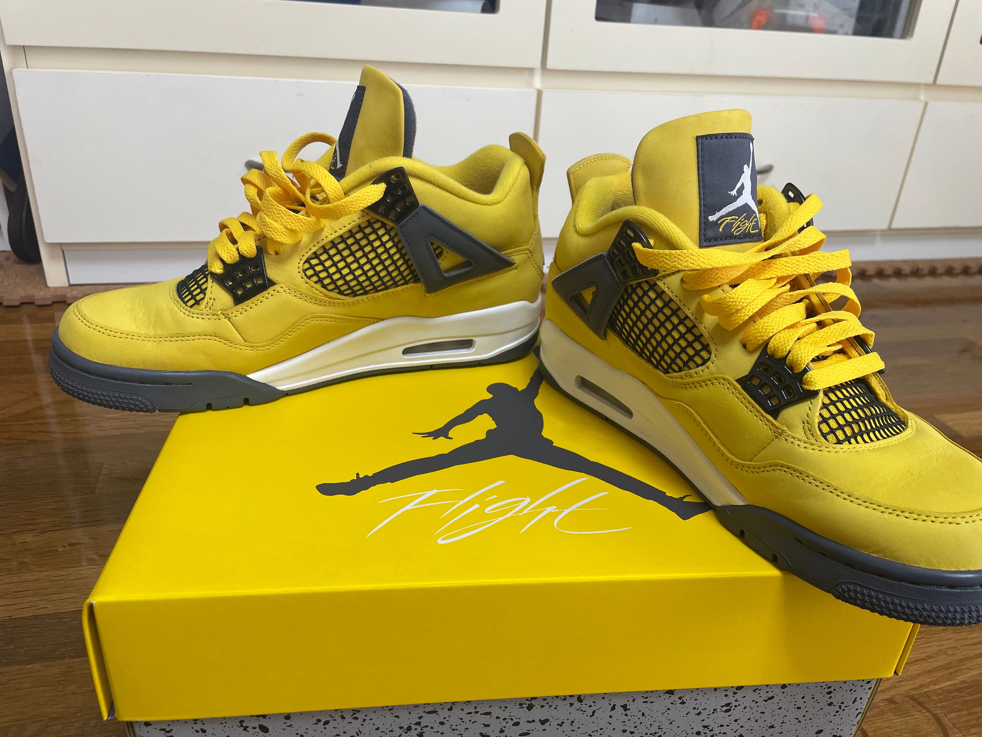 Nike Air Jordan 4 "Tour Yellow"