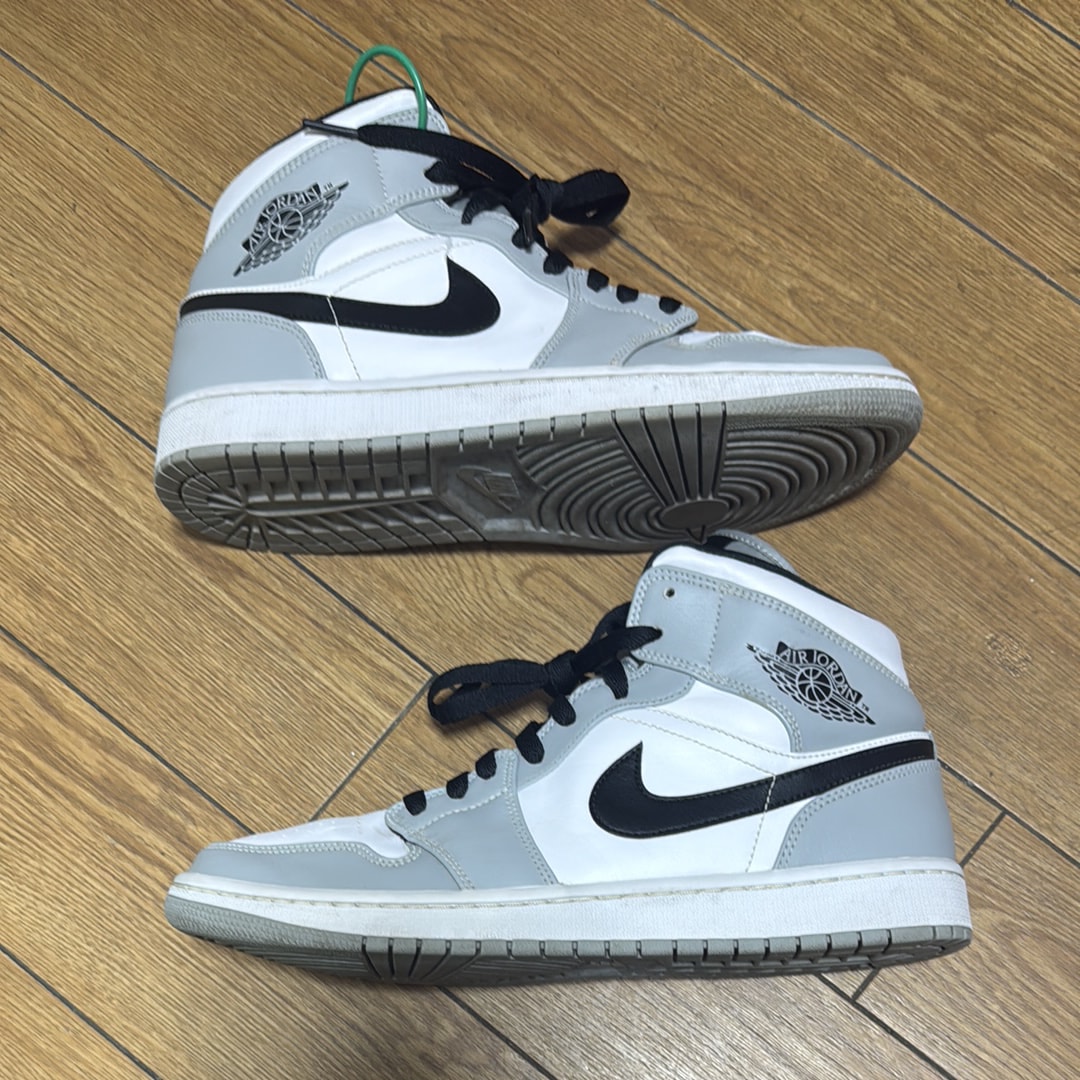 Nike Air Jordan 1 Mid "Light Smoke Grey/White/Black"