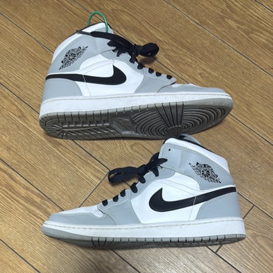 Nike Air Jordan 1 Mid "Light Smoke Grey/White/Black"