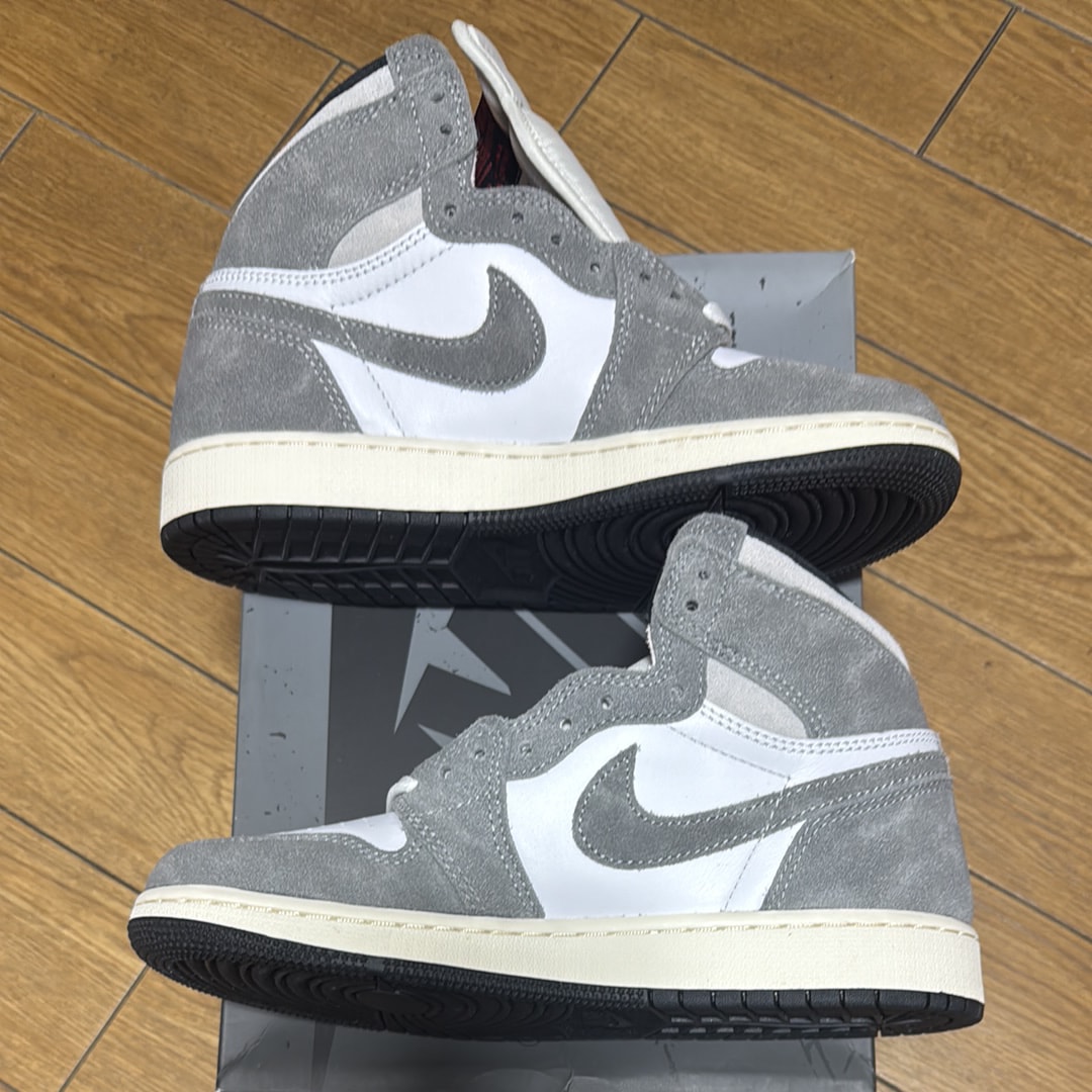 Nike GS Air Jordan 1 Retro High OG "Black and Smoke Grey"