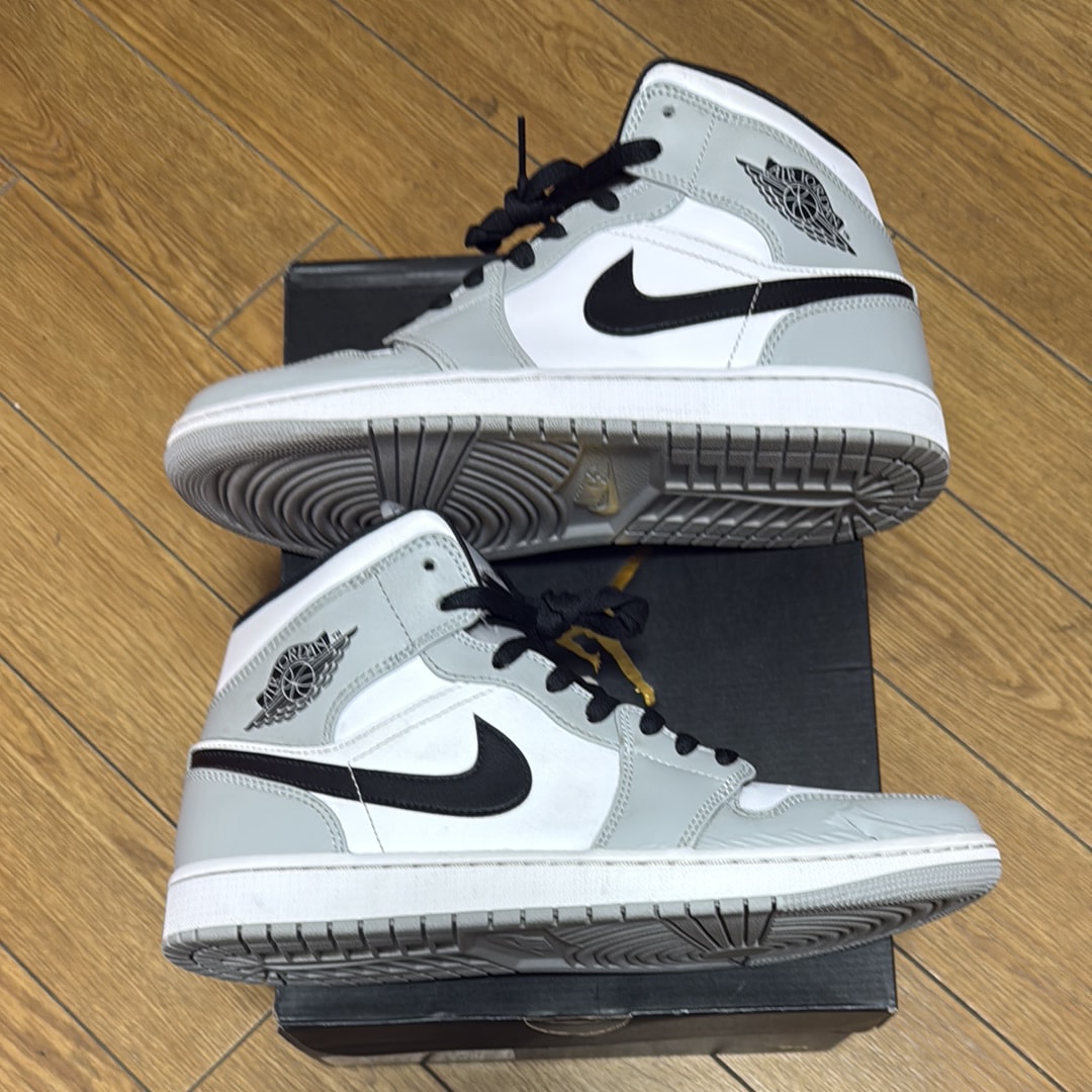 Nike Air Jordan 1 Mid "Light Smoke Grey/White/Black"