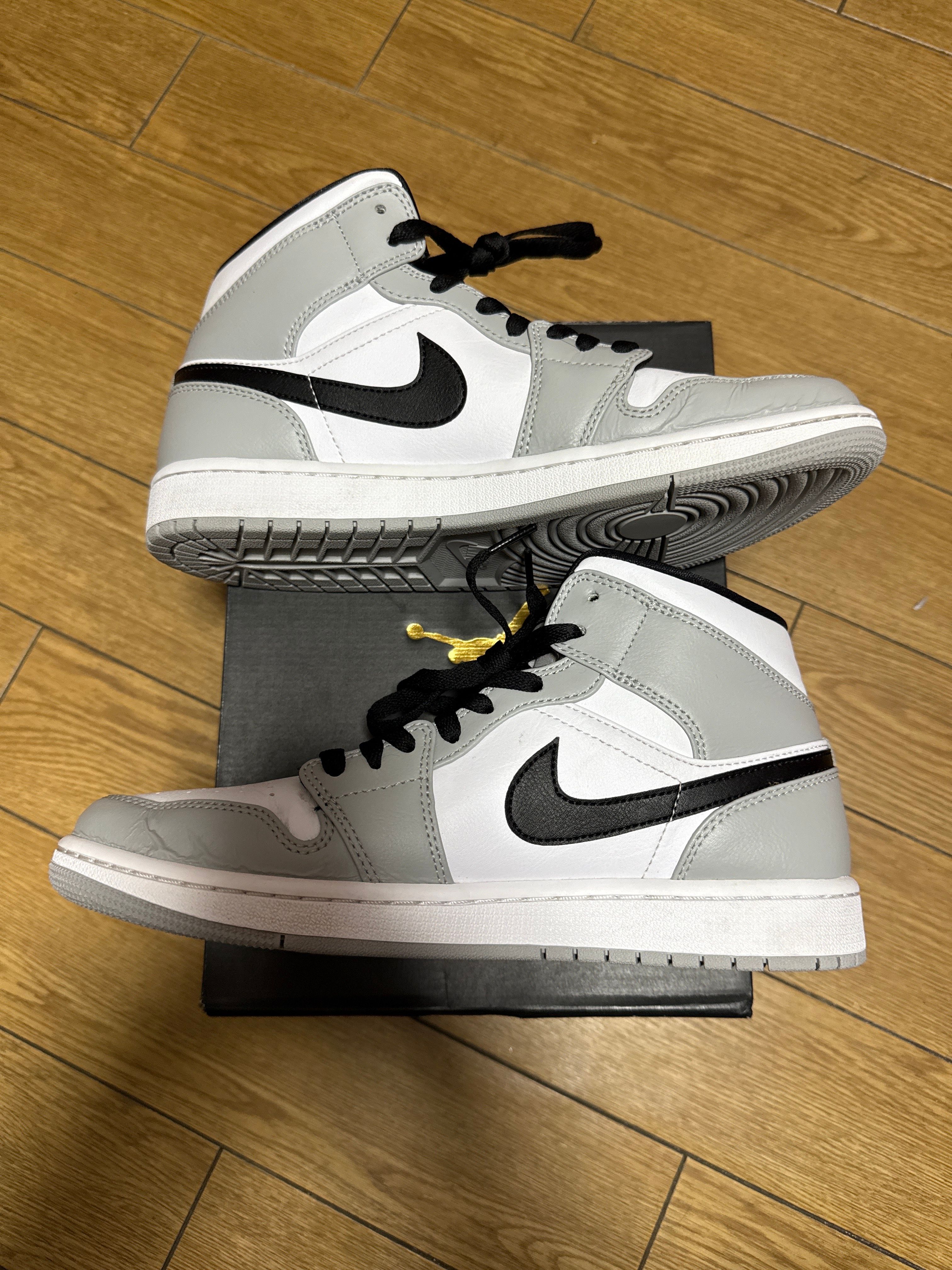 Nike Air Jordan 1 Mid "Light Smoke Grey/White/Black"