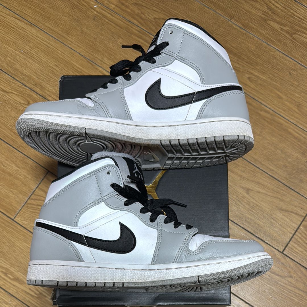 Nike Air Jordan 1 Mid "Light Smoke Grey/White/Black"